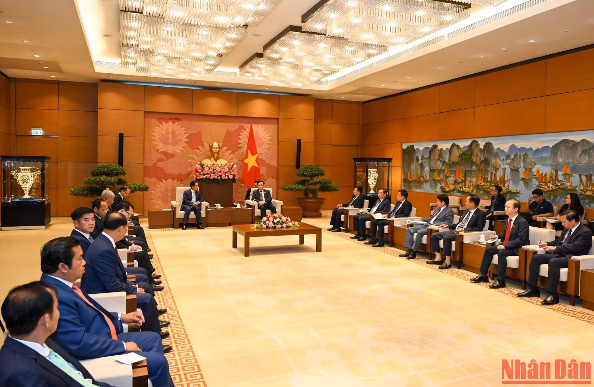 在国会大厦举行的会见场景。