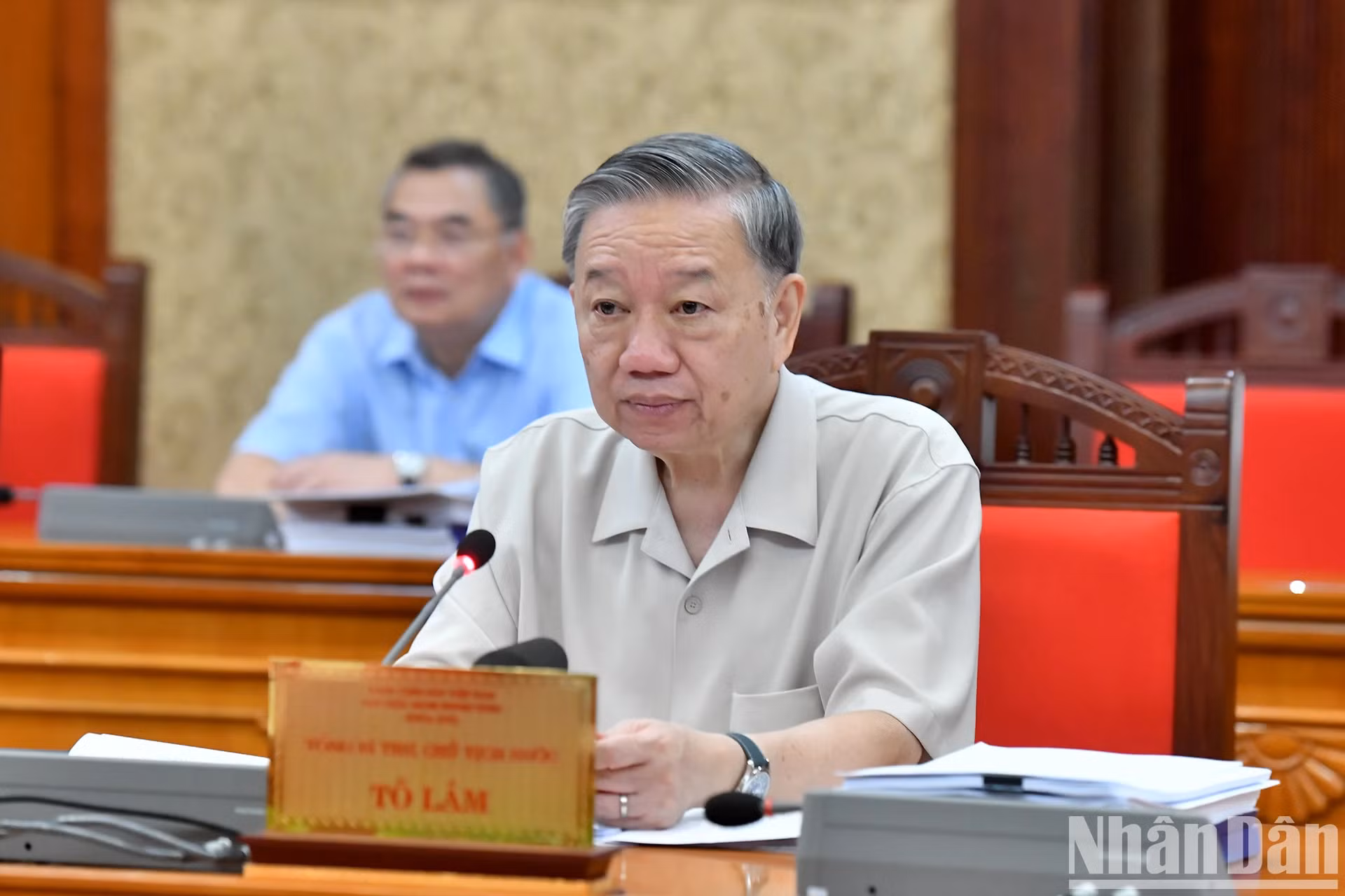 越共中央总书记、国家主席苏林主持会议。