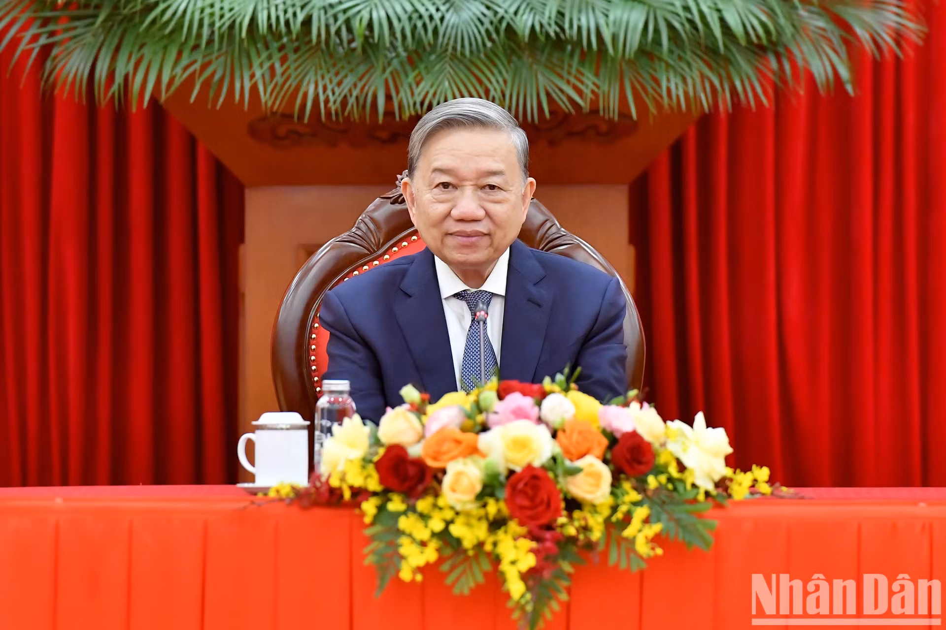 越共中央总书记苏林同古共中央第一书记、古巴国家主席迪亚斯-卡内尔通电话。
