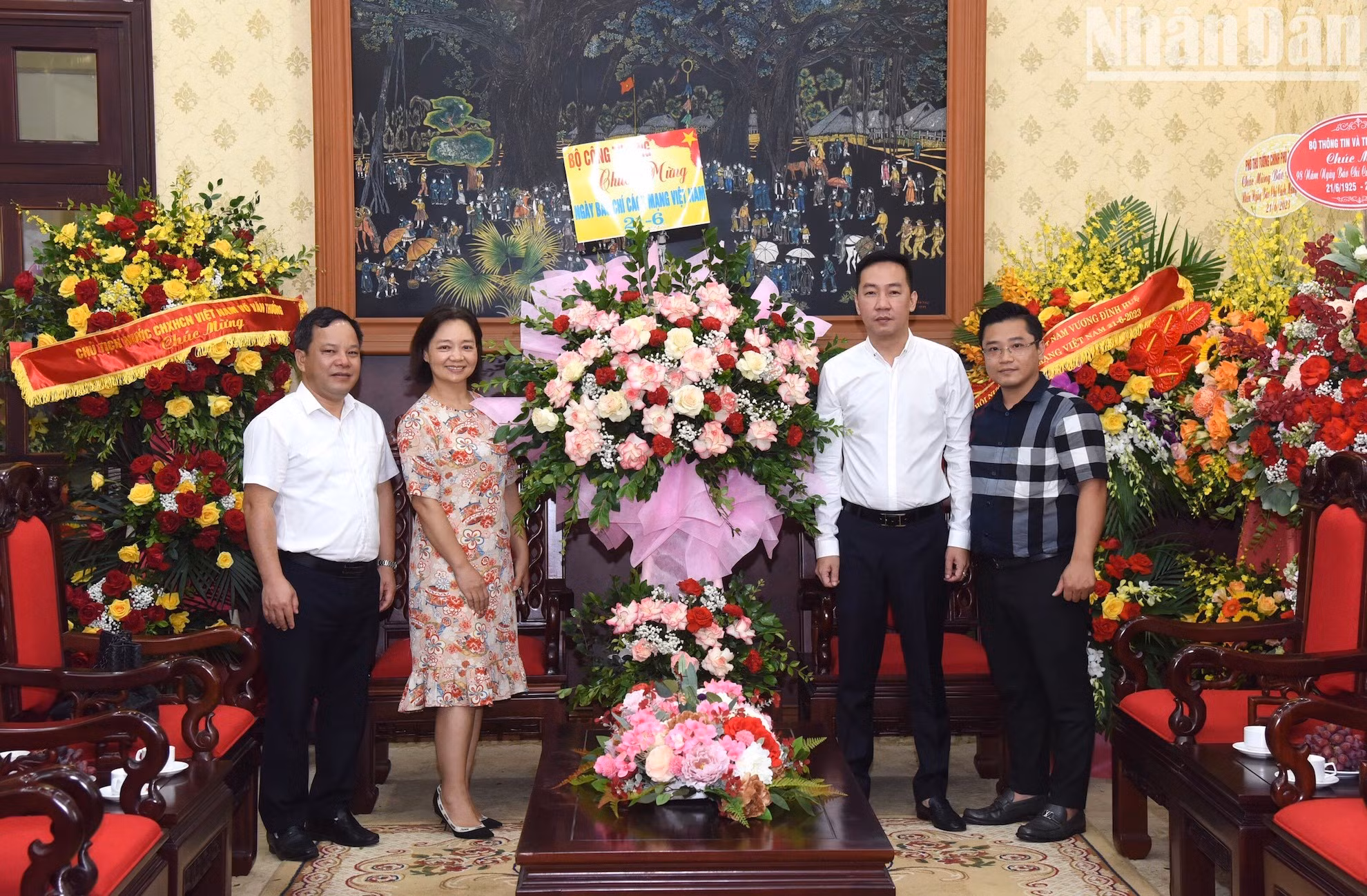 越南工贸部代表团来访祝贺越南新闻革命日。
