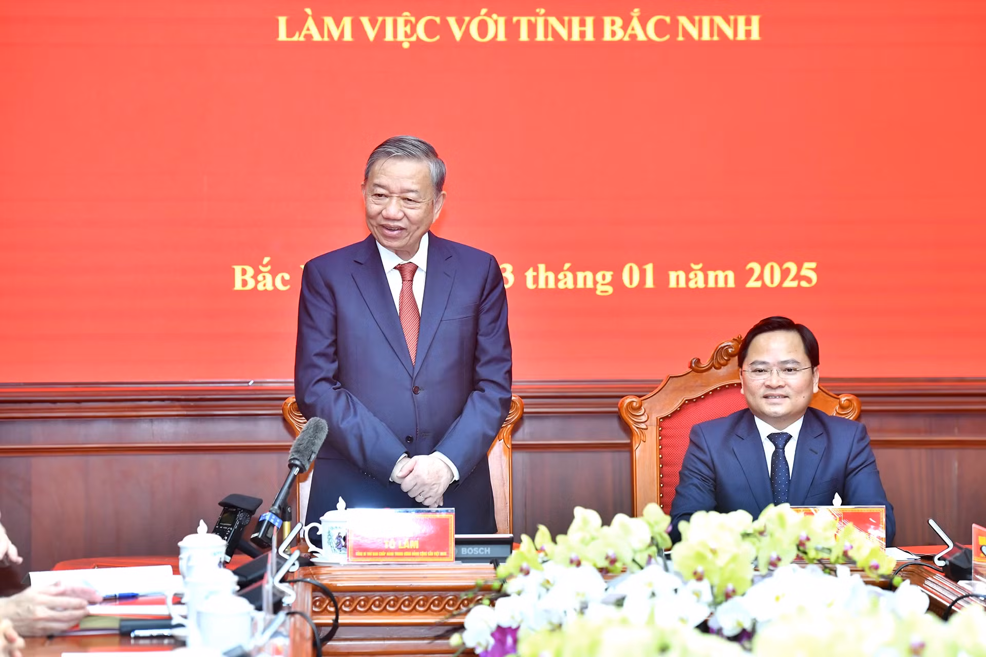 苏林总书记发表讲话。
