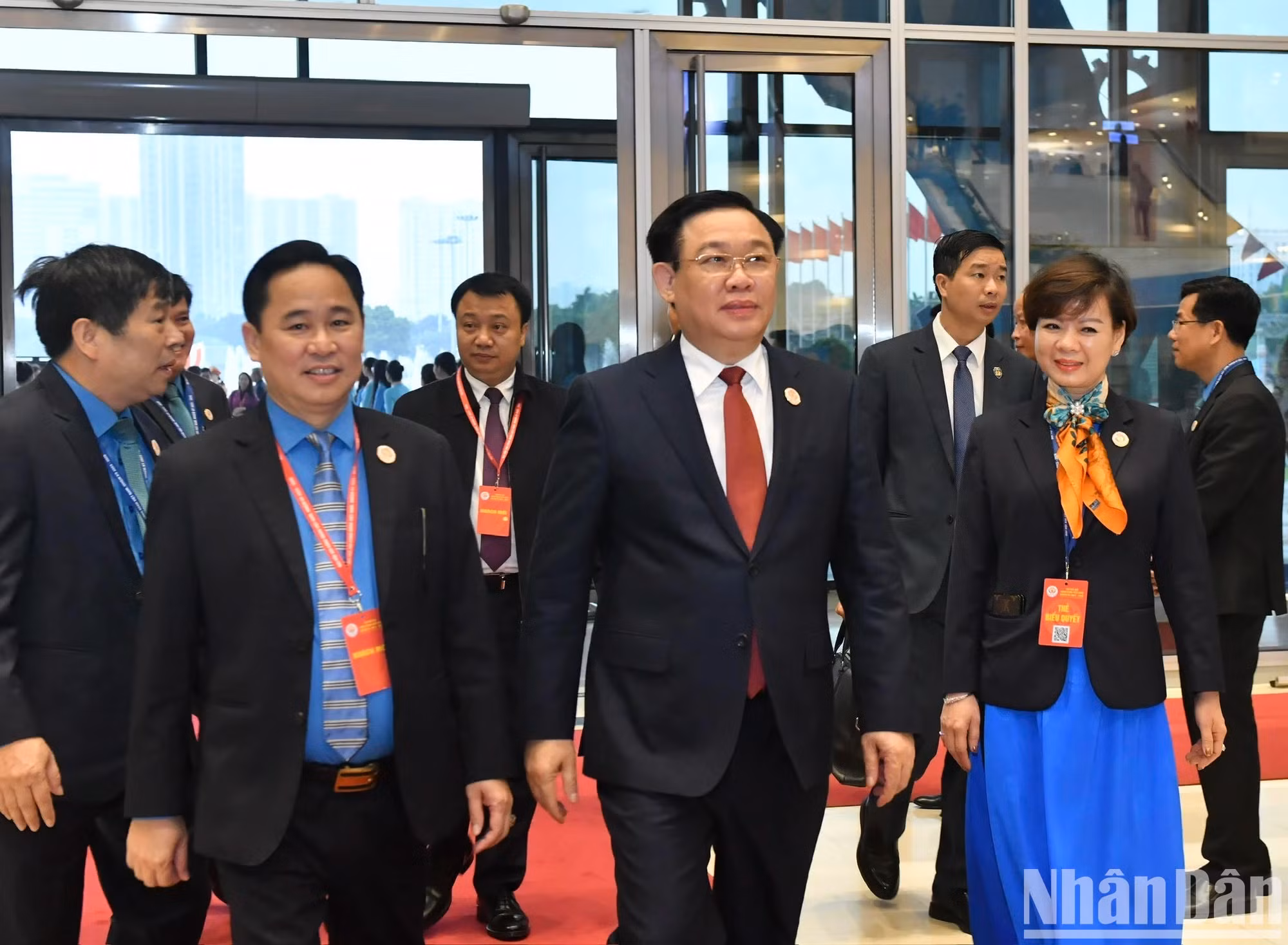 国会主席王廷惠前来出席会议。