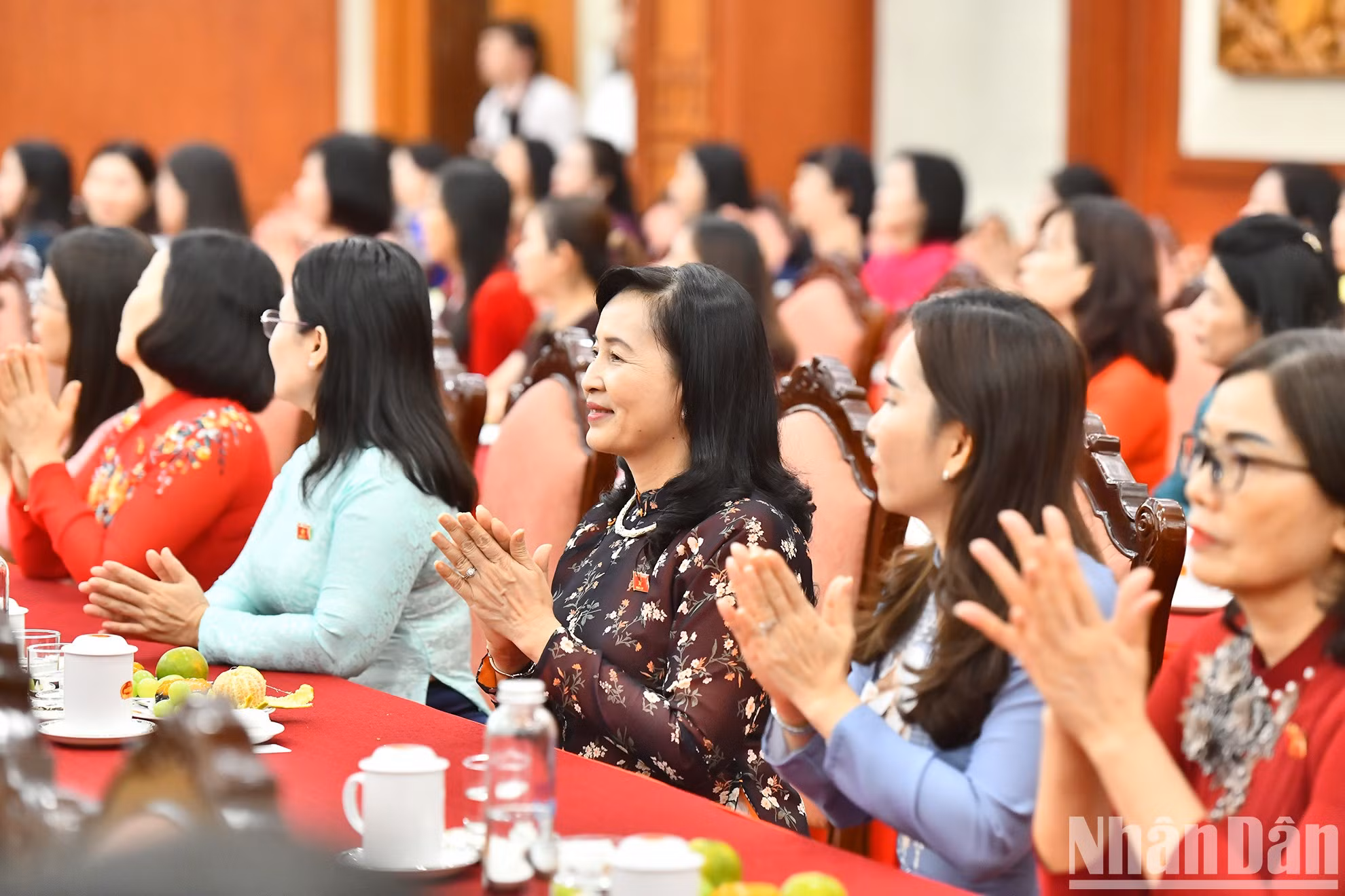 出席见面会的女性国会代表。