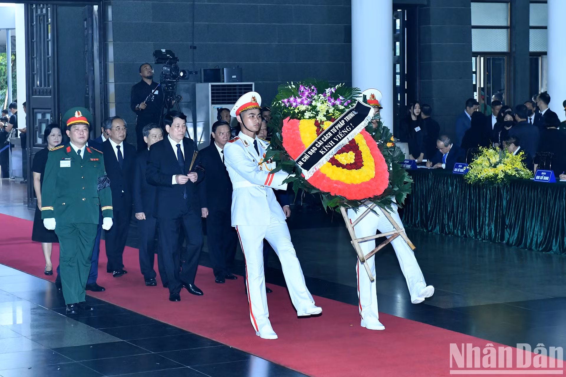 中央司法改革指导委员会代表团吊唁原国家主席陈德良逝世。