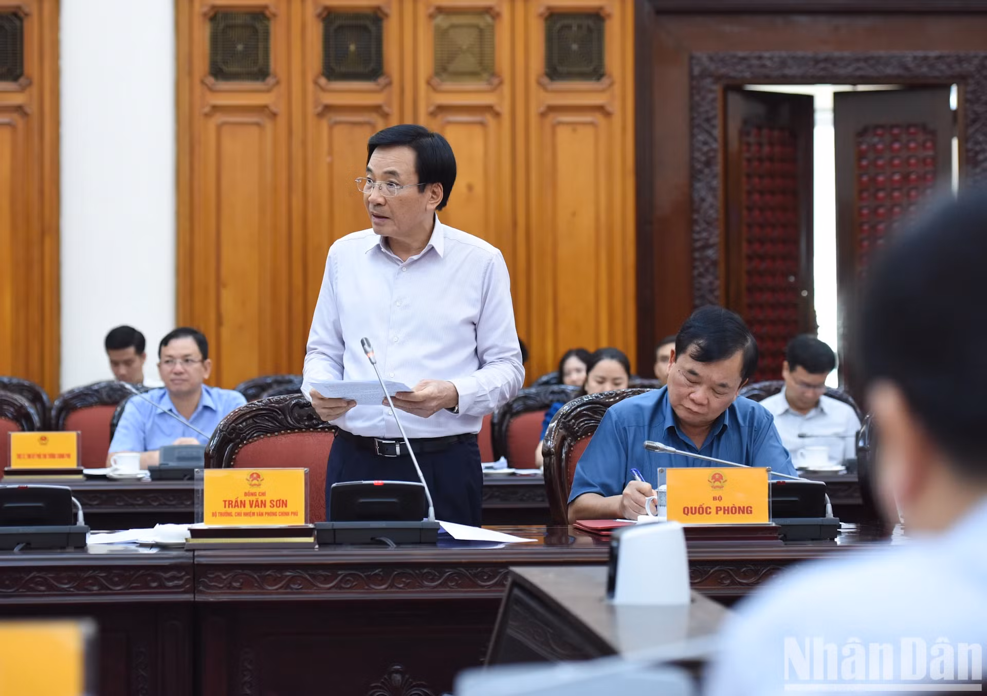 政府办公厅主任陈文山发表讲话。