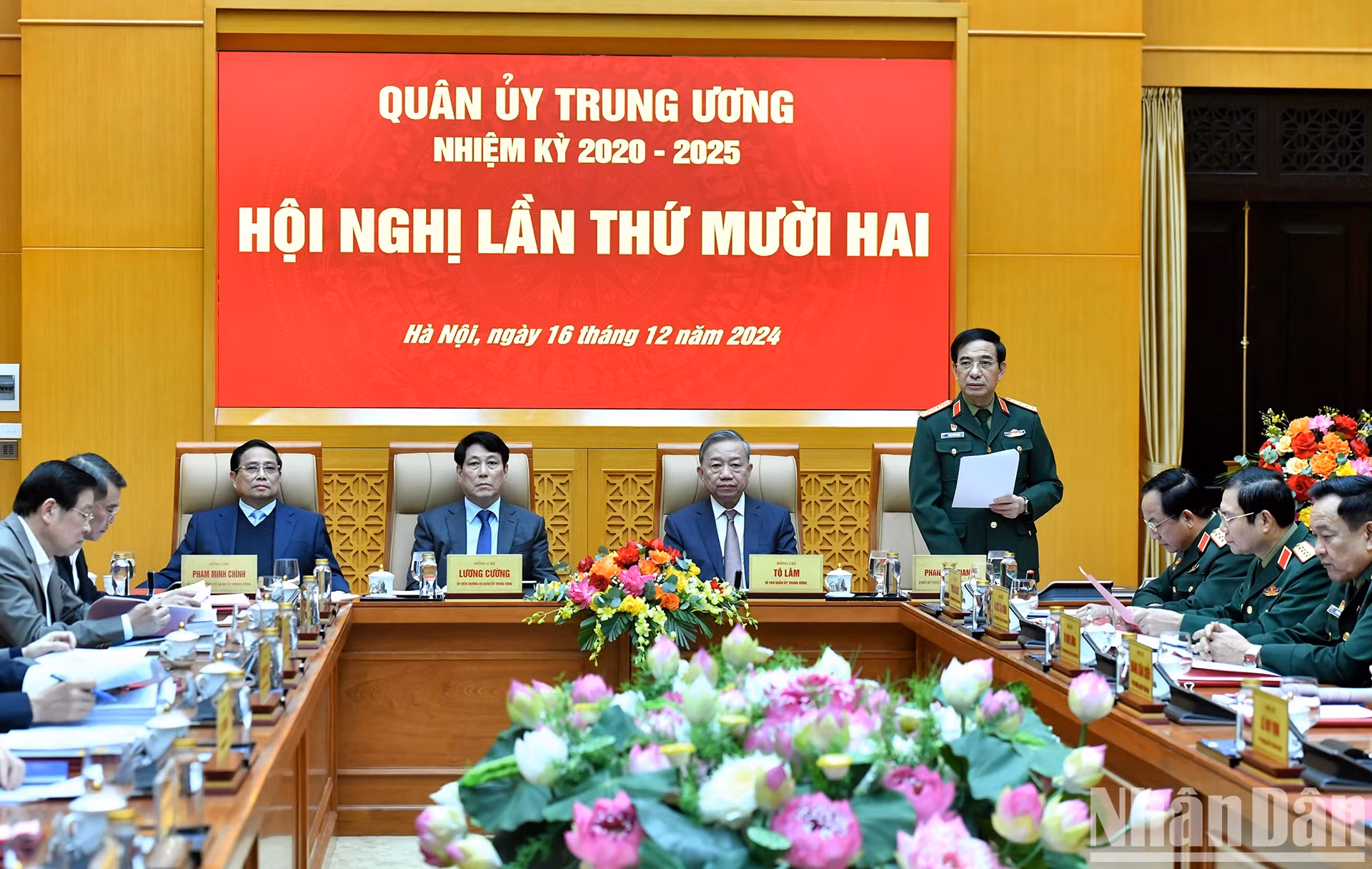 越共中央政治局委员、中央军委副书记、国防部部长潘文江大将发表讲话。