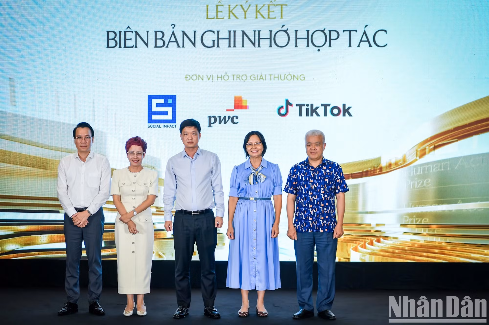 奖项支持单位合作备忘录签署仪式，旨在提高信息提供质量、社区项目论坛、研讨会、课程组织质量。