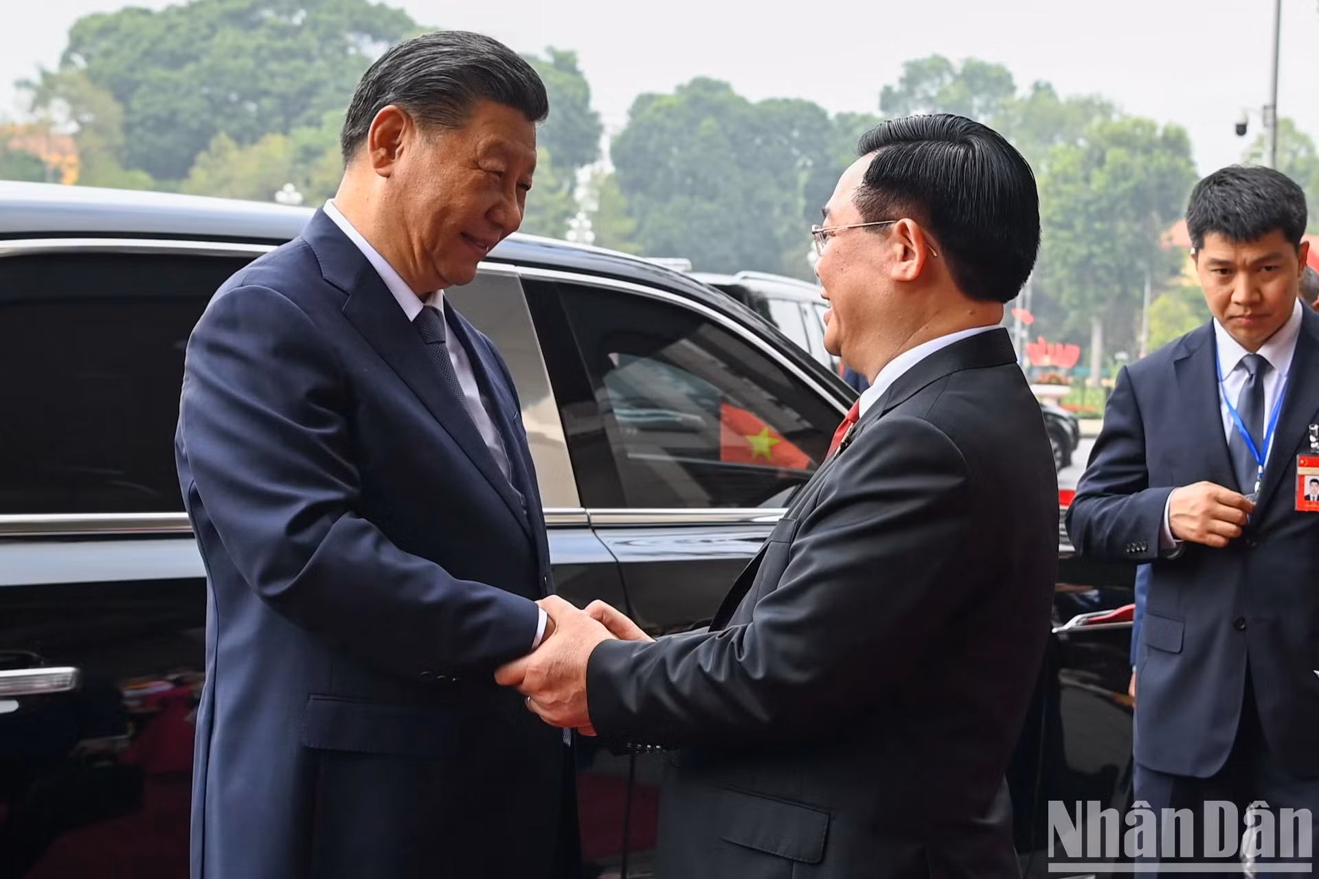越南国会主席王廷惠热烈欢迎中共中央总书记、中国国家主席习近平。