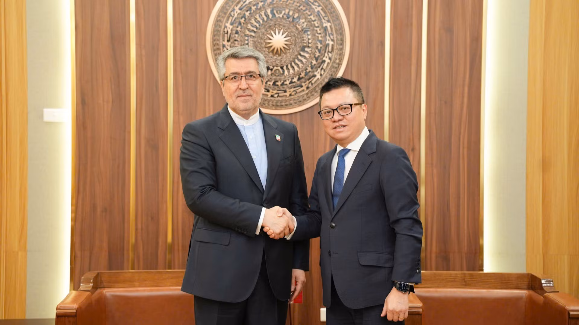 《人民报》社总编辑黎国明会见伊朗驻越南大使阿里·阿克巴尔·纳扎里【组图】