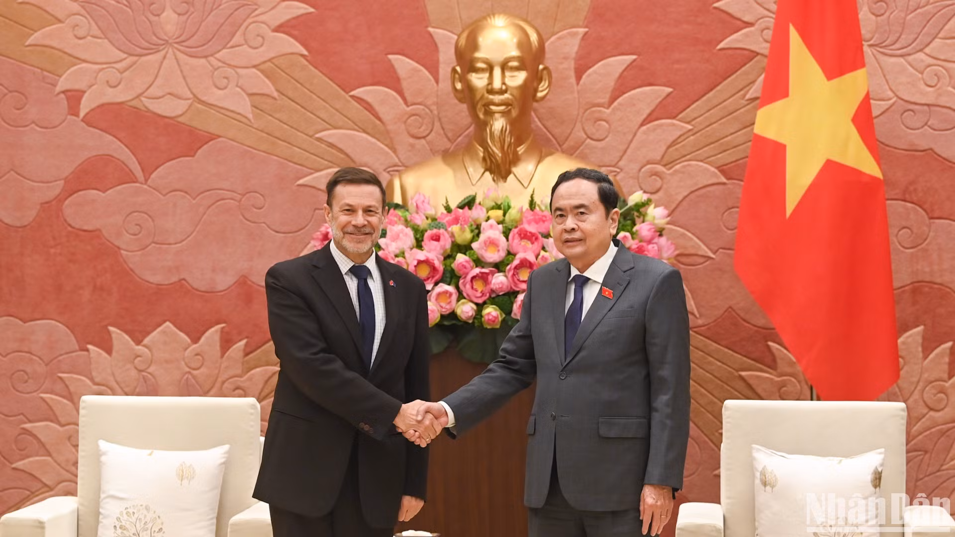 国会主席陈青敏会见澳大利亚驻越南特命全权大使安德鲁·戈莱兹诺夫斯基。