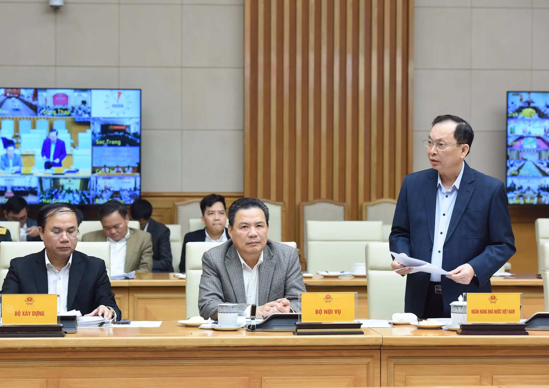 越南国家银行副行长陶明秀发表讲话。