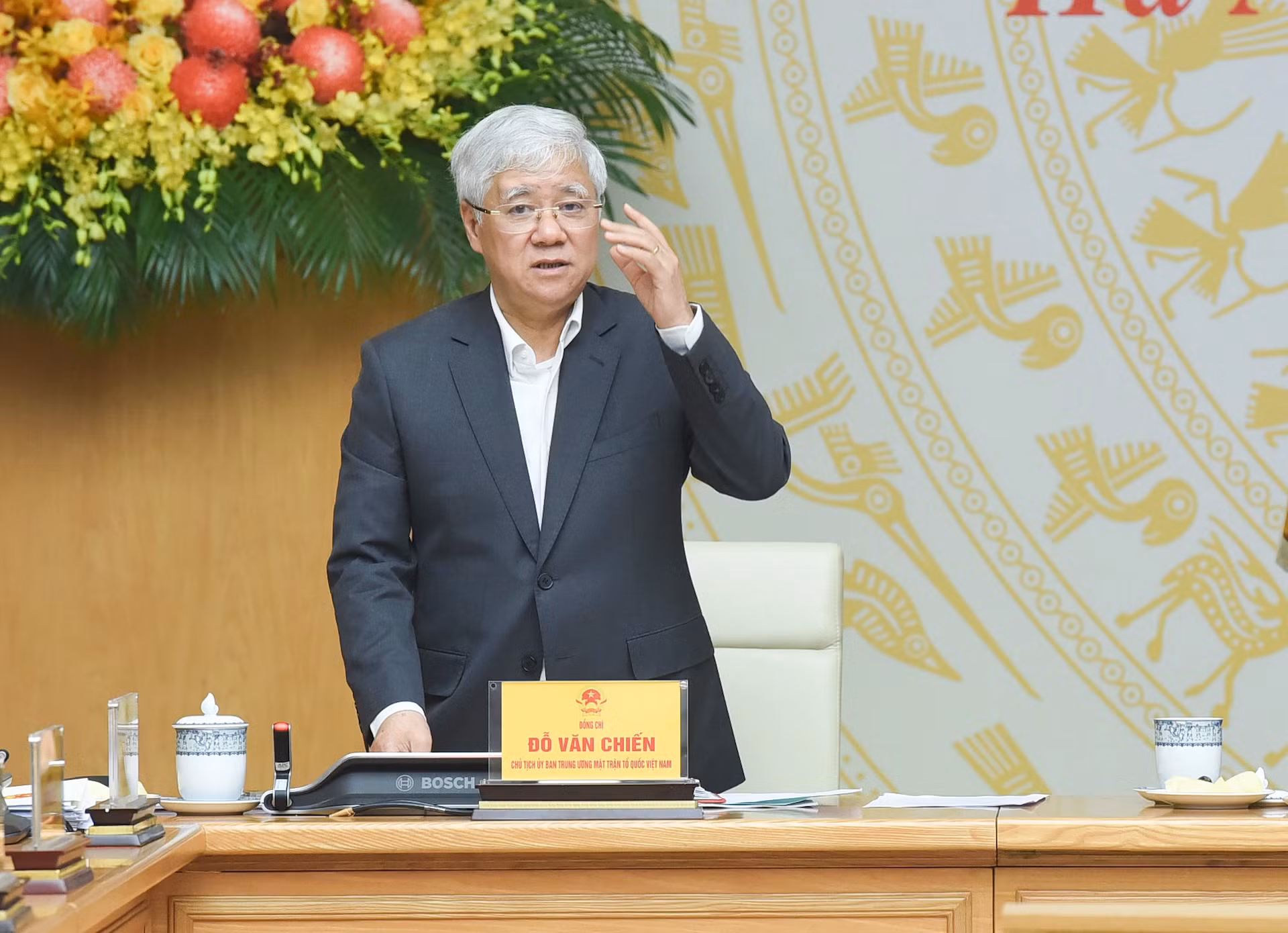 越南祖国阵线中央委员会主席杜文战发表讲话。