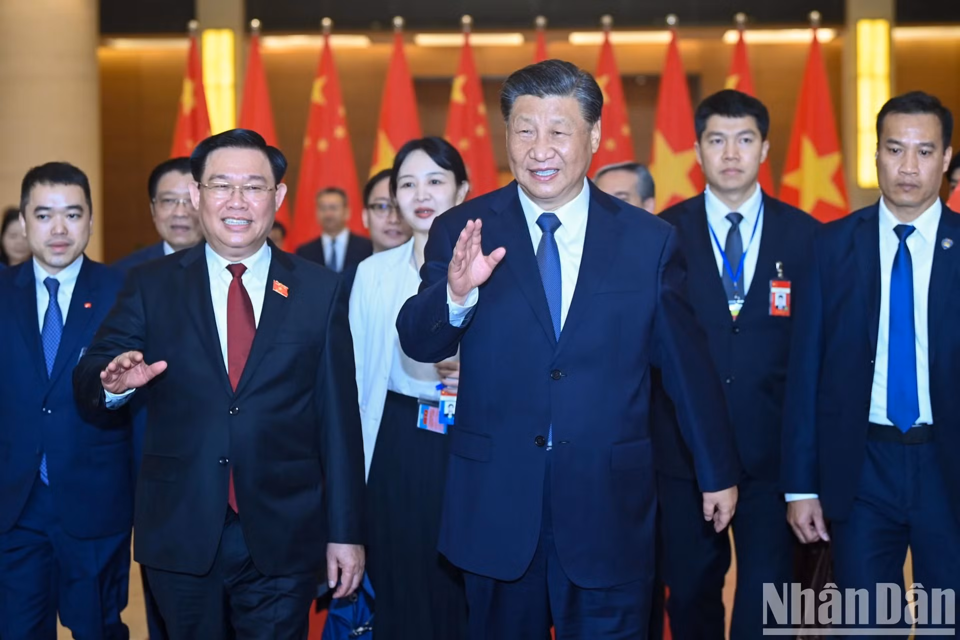 国会主席王廷惠欢送中共中央总书记、中国国家主席习近平。