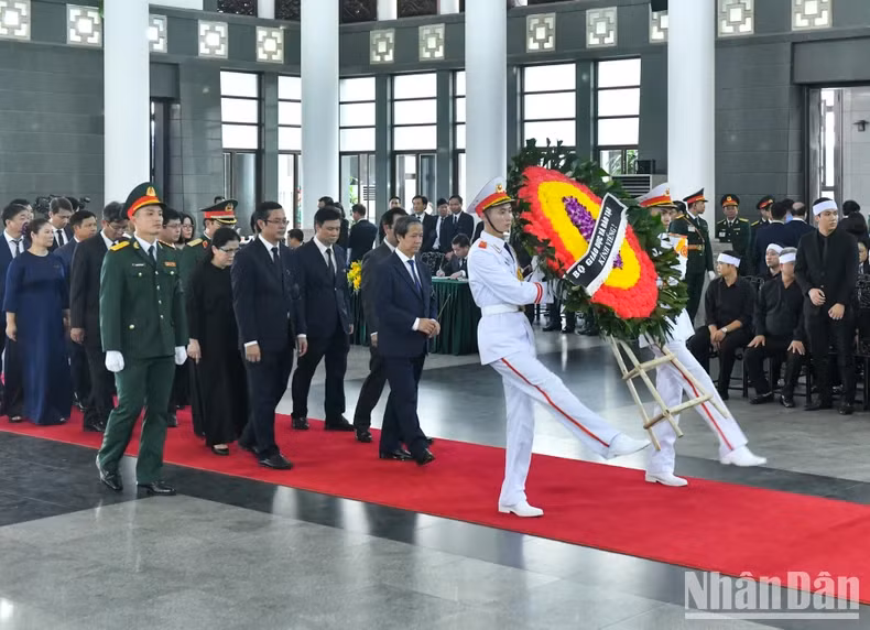 教育培训部代表团吊唁越共中央总书记阮富仲逝世。