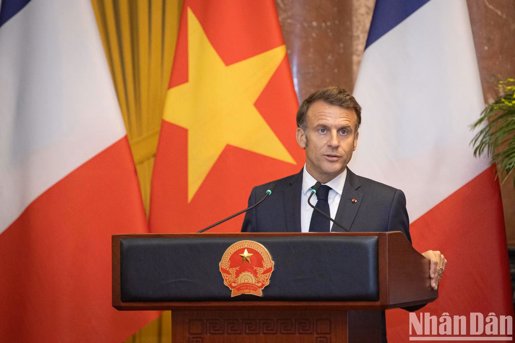 法国总统埃马纽埃尔·马克龙在记者会上发表讲话。