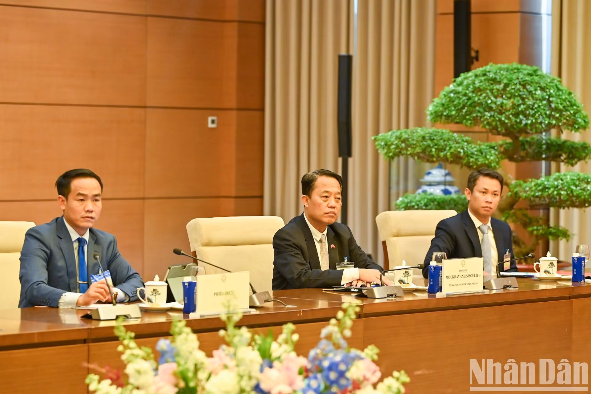与会老方代表。