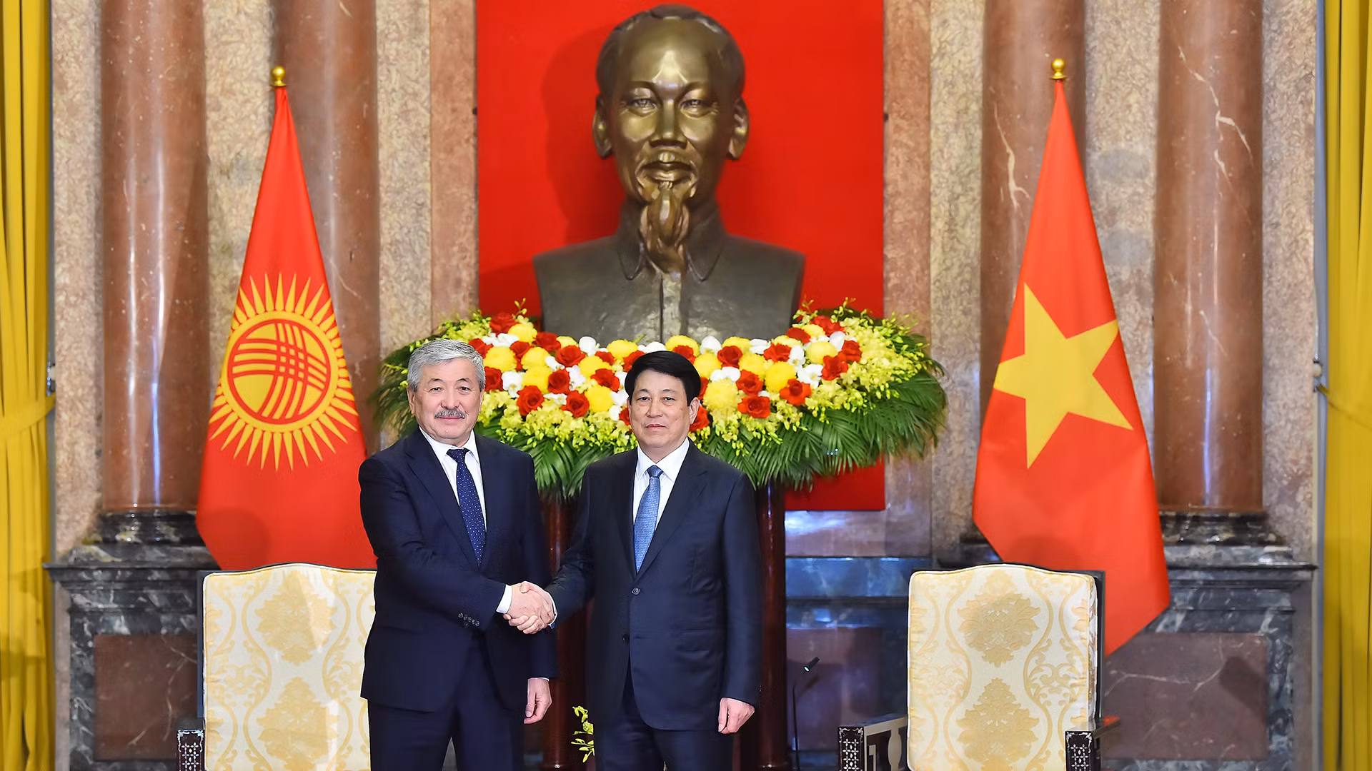 越南国家主席梁强会见吉尔吉斯斯坦总理阿德尔别克·卡西马利耶夫【组图】