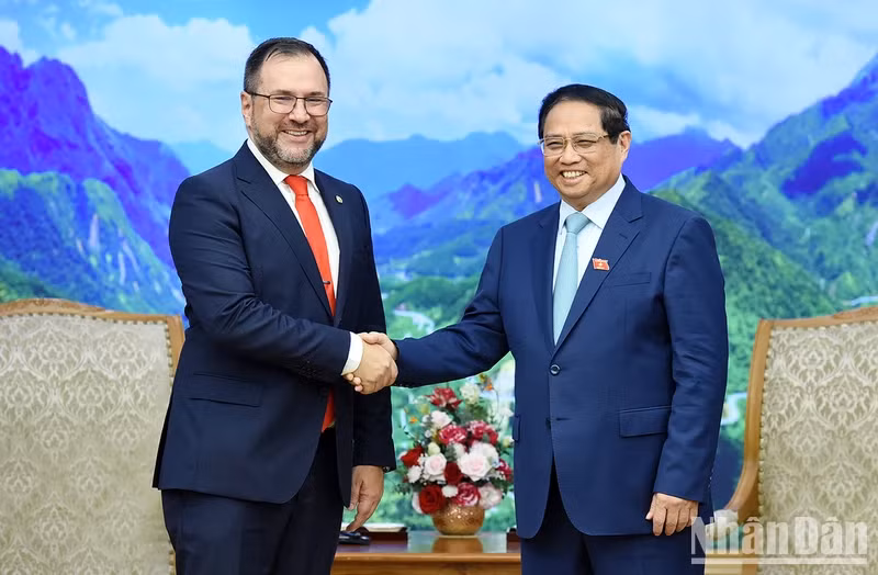 越南政府总理范明正会见委内瑞拉外交部长伊万·希尔·平托【组图】