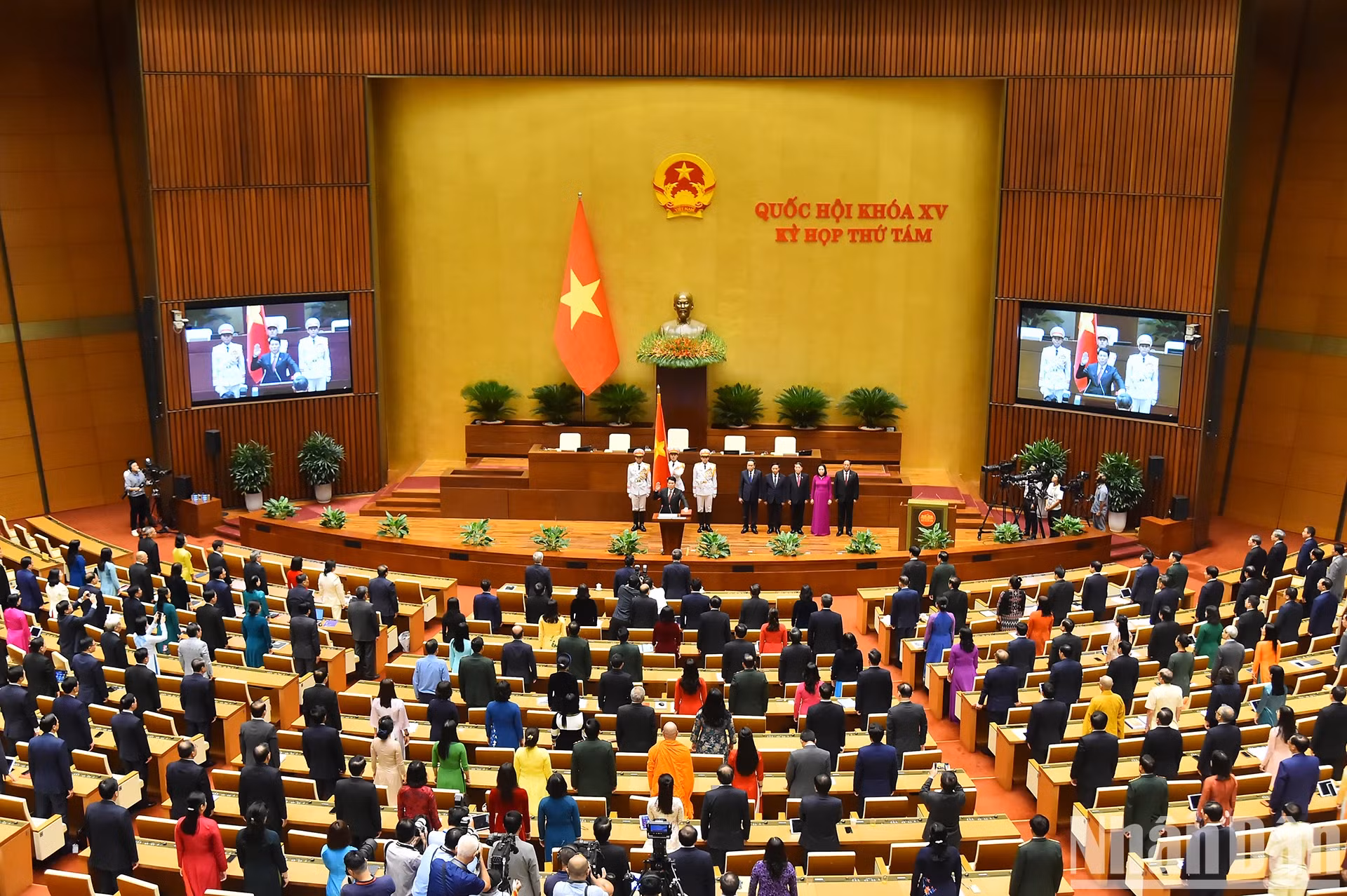 国家主席梁强宣誓就职仪式。