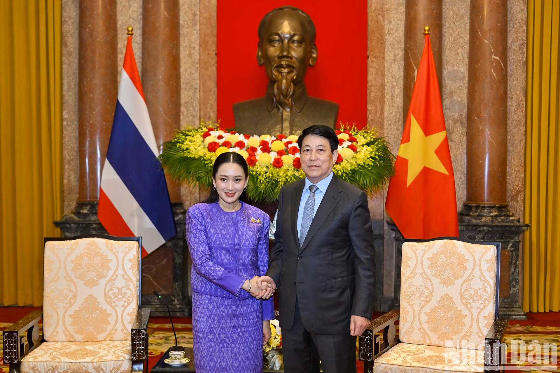 越南国家主席梁强和泰国总理佩通坦·西那瓦。