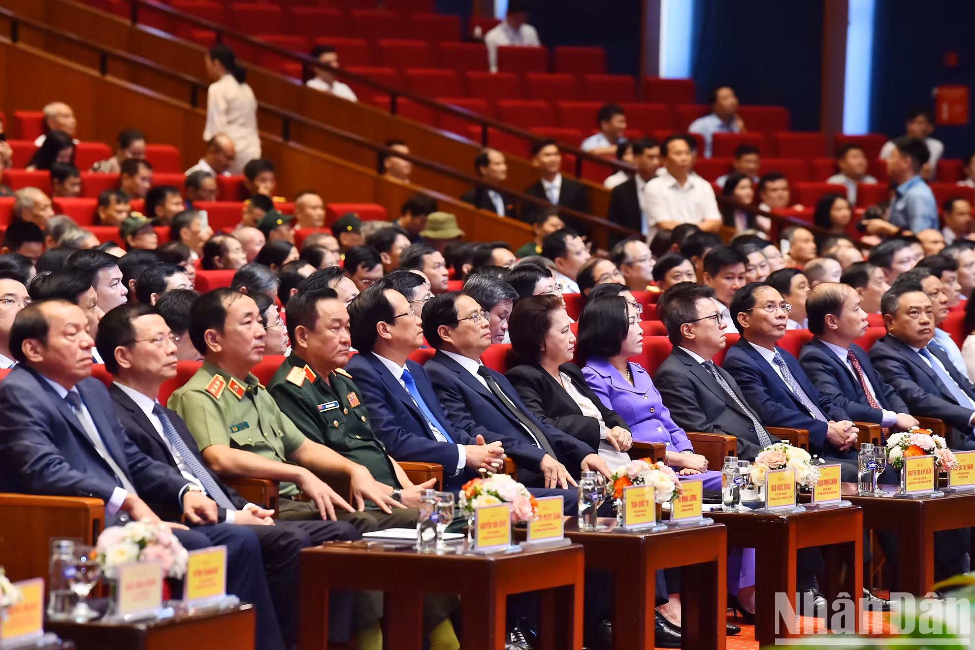 政府总理范明正，党和国家领导，各位代表出席2024年革命有功者感恩会议和身份未得到确认的烈士及其家属基因库亮相仪式。