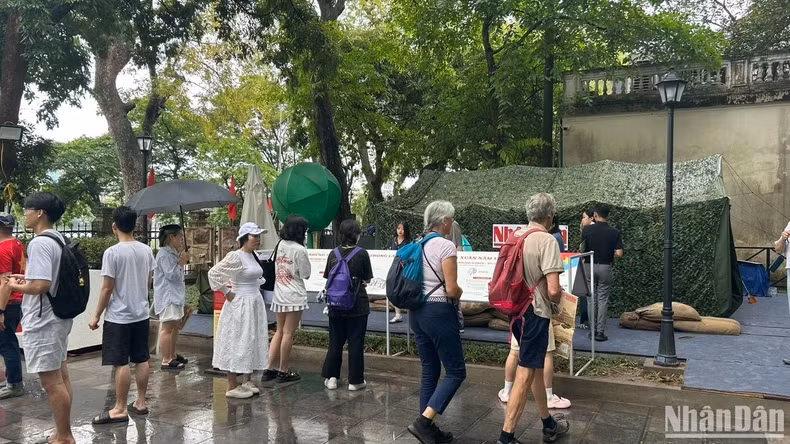 纪念南方解放、国家统一50周年的互动体验展于4月23日至5月4日举行。