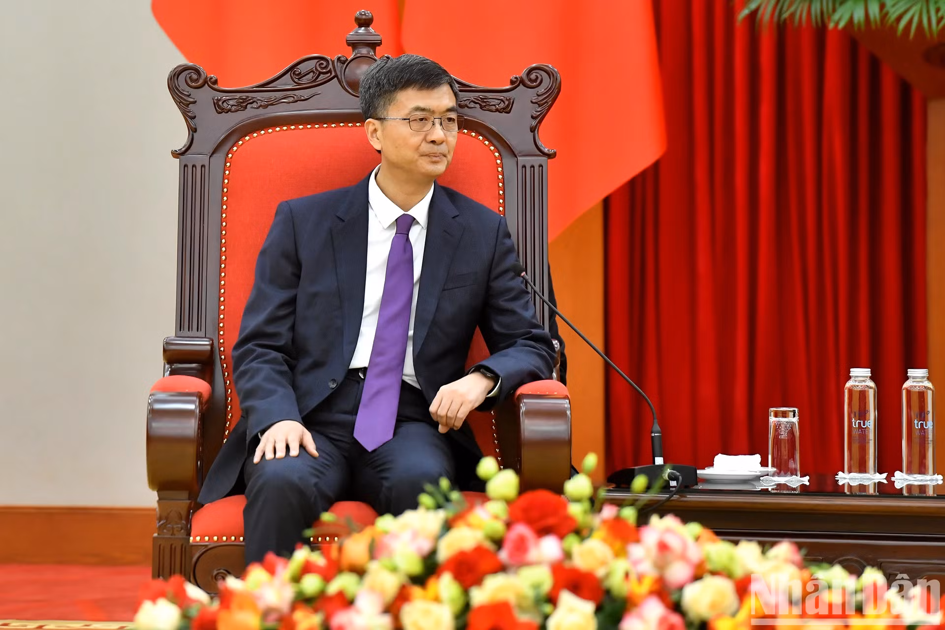 中国广西壮族自治区党委书记陈刚会见时发表讲话。