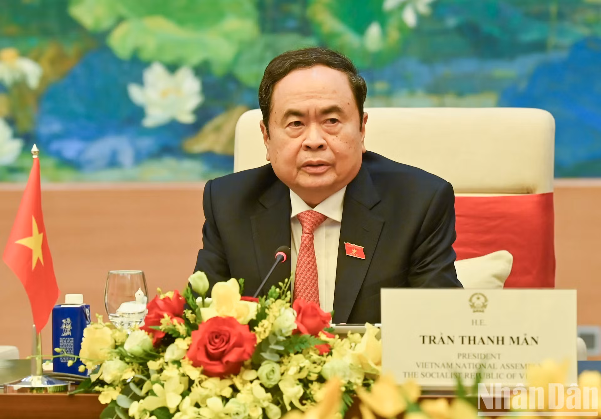 国会主席陈青敏在会见时发表讲话。