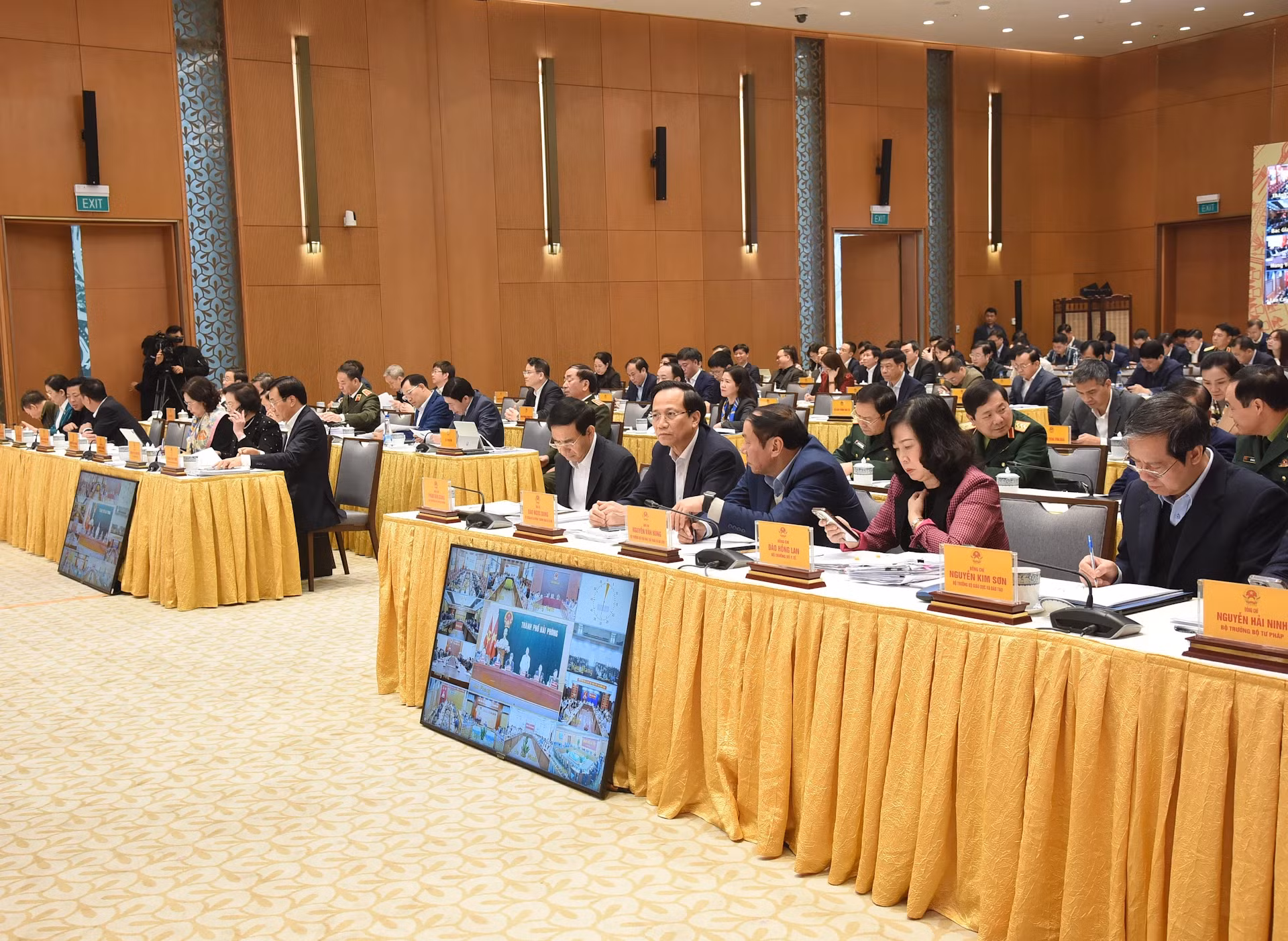 与会代表。