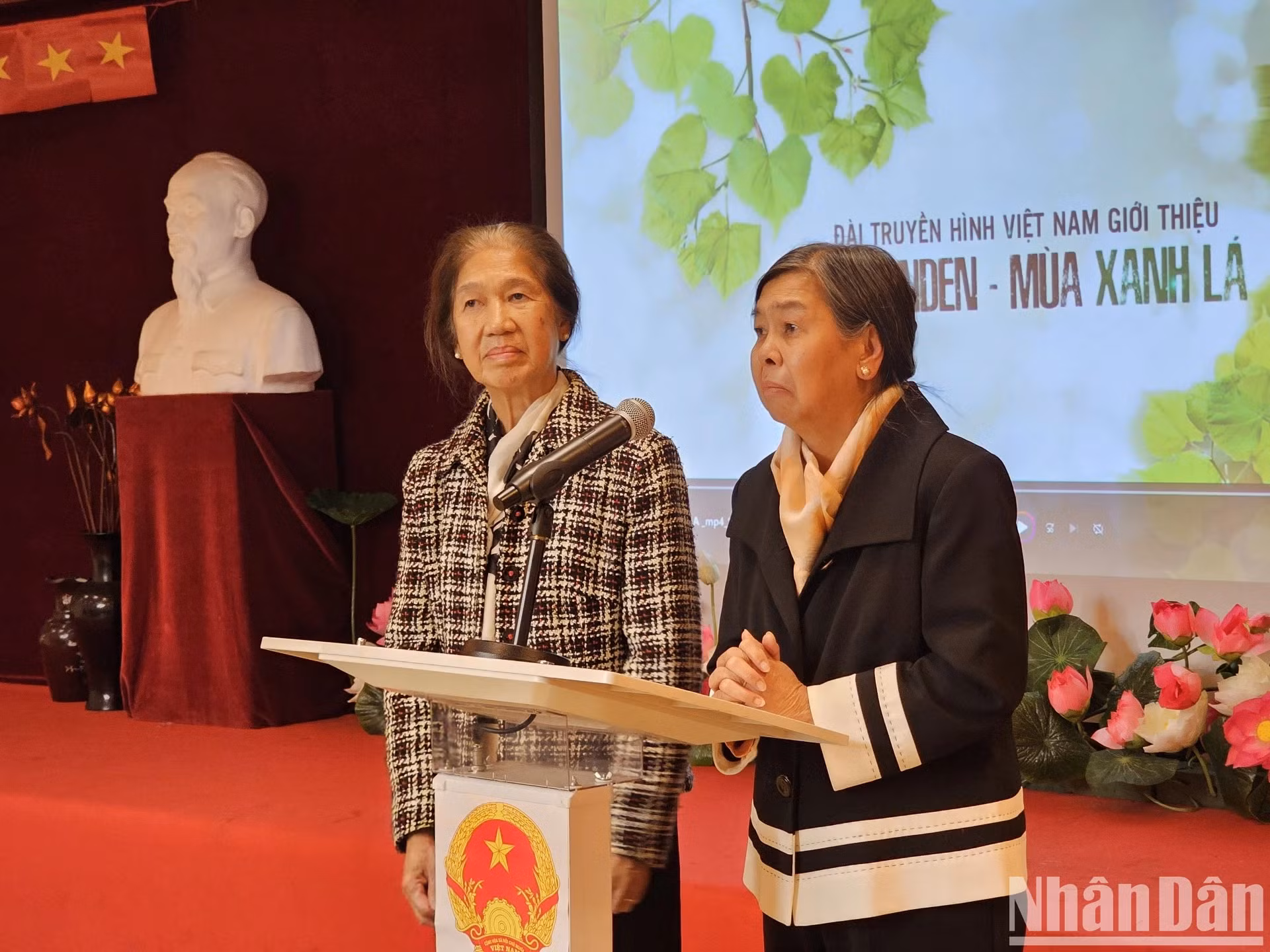 人民外交付出的努力已取得成效，如《巴黎协定》的成功及越南驻法国大使馆总部的建成。