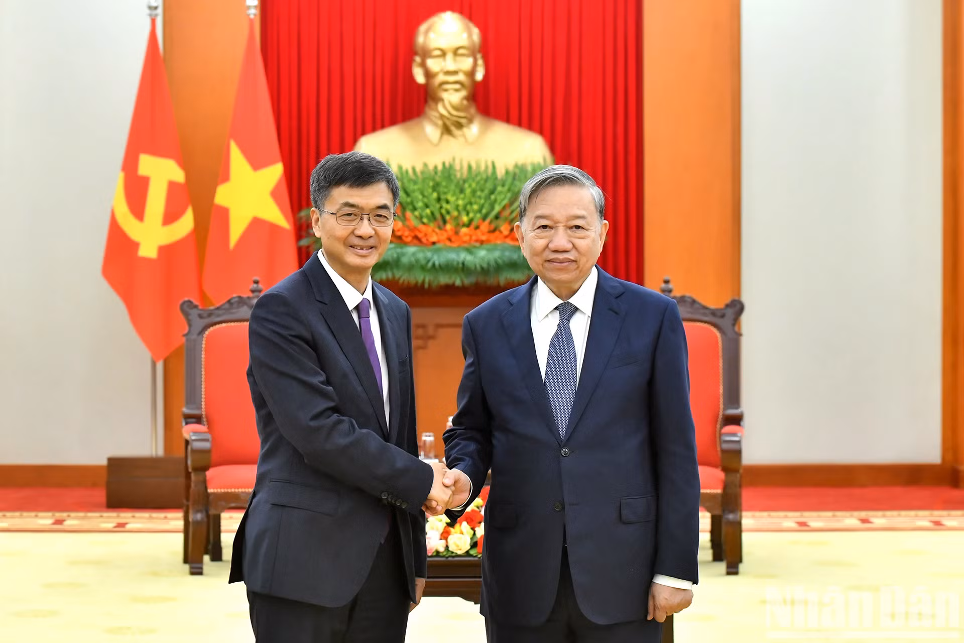 越共中央总书记苏林会见中国广西壮族自治区党委书记陈刚。