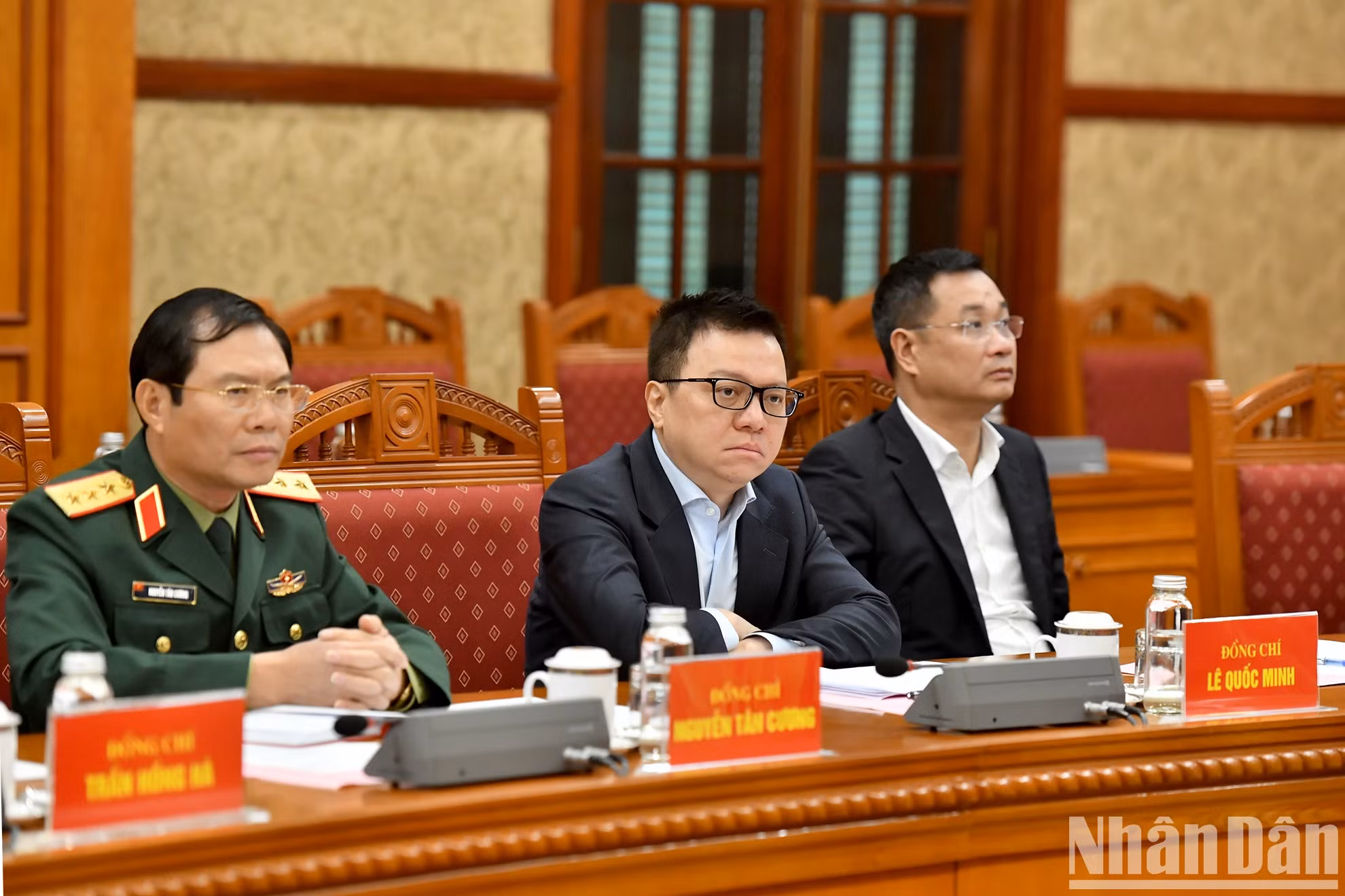越共中央委员、越南《人民报》社总编辑、中央宣教部副部长、越南新闻工作者协会主席黎国明和各位代表。