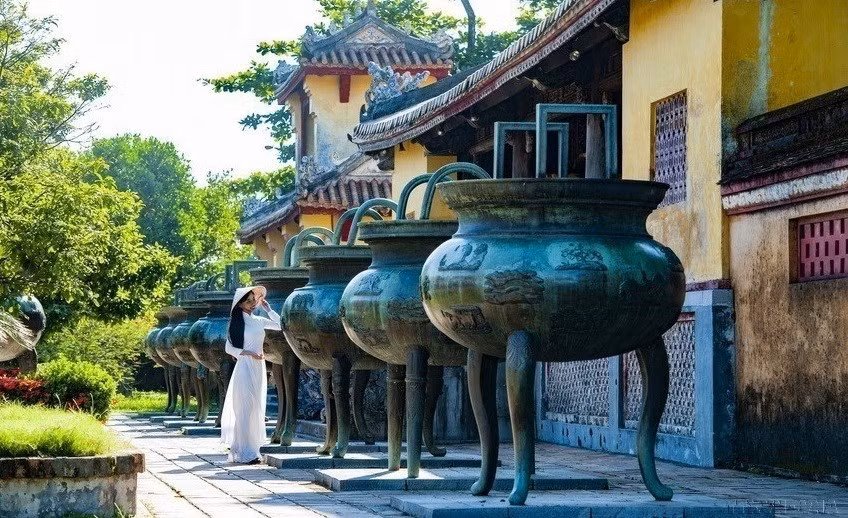 阮朝九鼎是指安放在位于越南顺化皇城西南显林阁对面权庙处，九口用铜铸成的鼎。（图片来源：越通社）