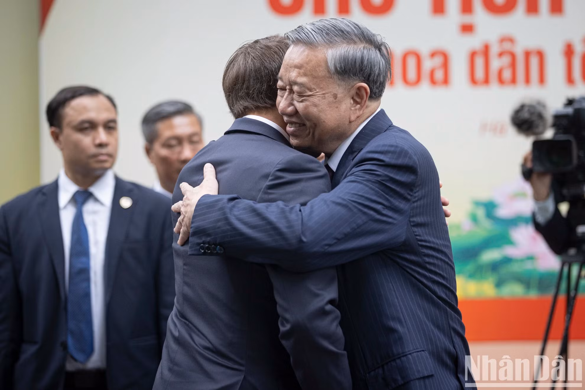法国总统埃马纽埃尔·马克龙此次访越并和苏林总书记在胡志明主席遗迹区举行友谊树种植仪式具有重要意义。