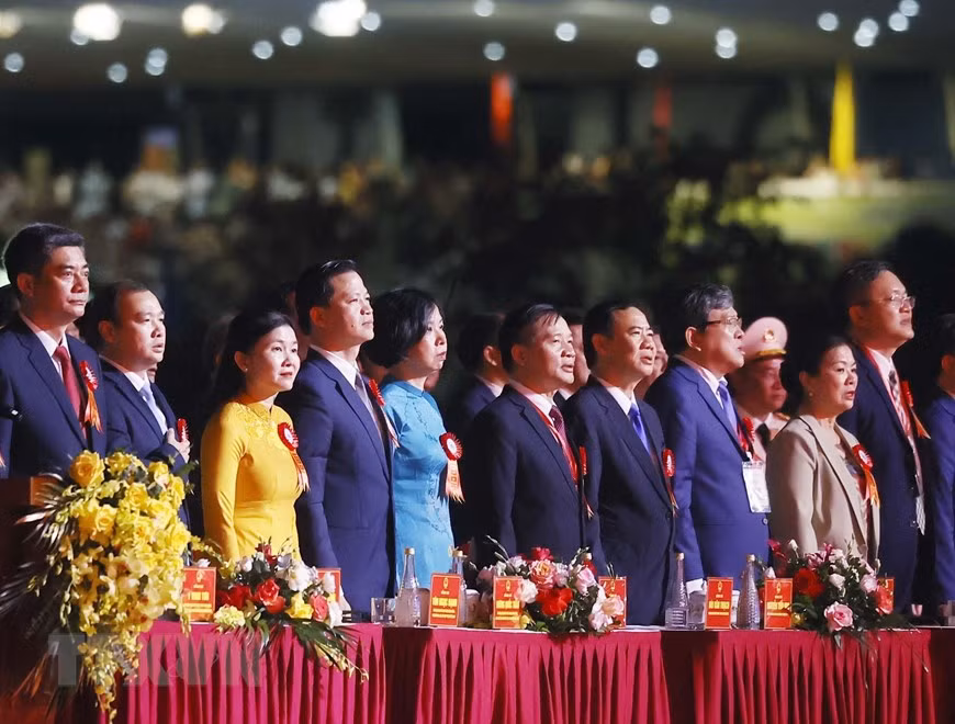 出席广宁省成立60周年（1963.10.30~2023.10.30）纪念典礼的各位代表。（图片来源：越通社）