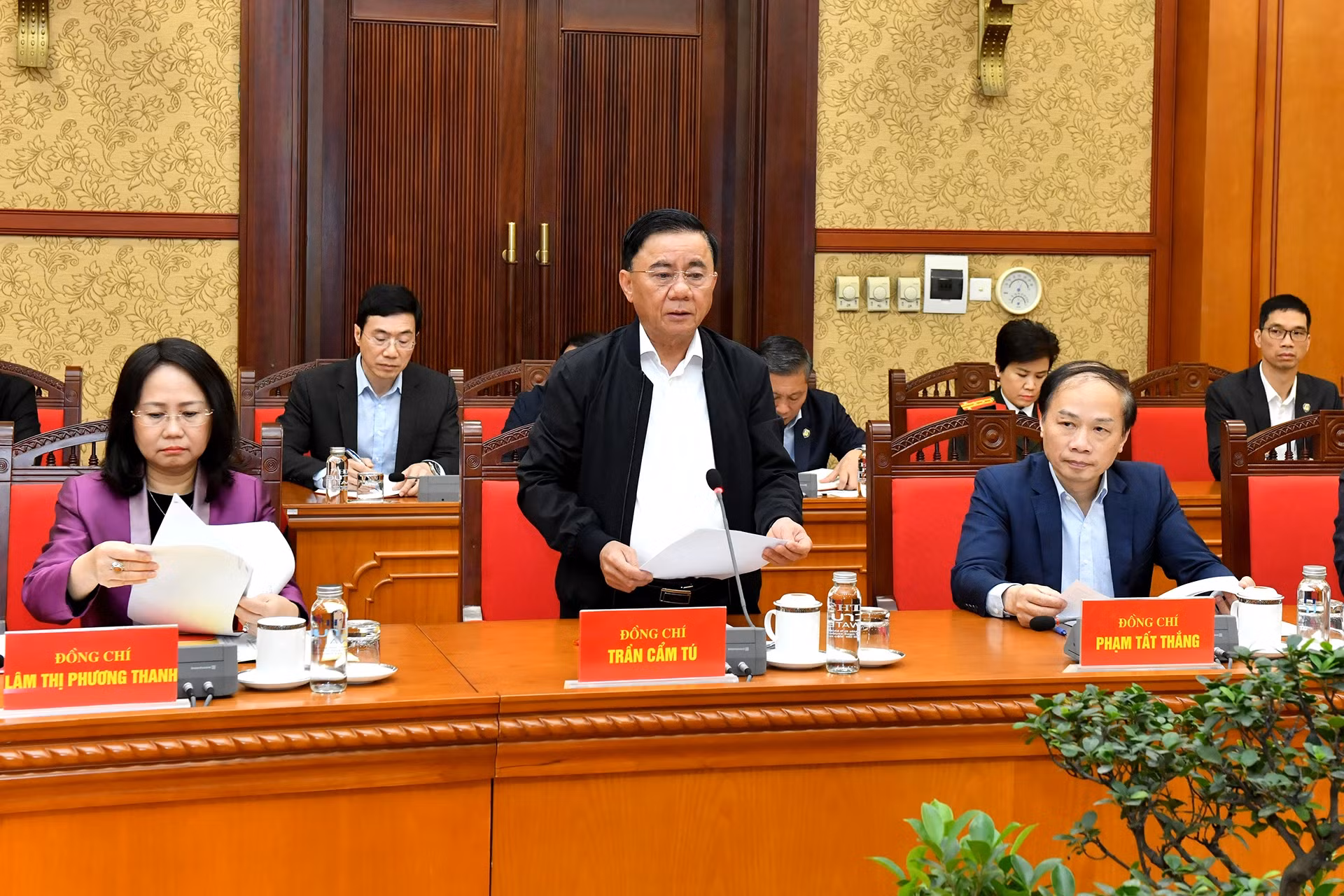 陈锦绣同志在会上发表讲话。