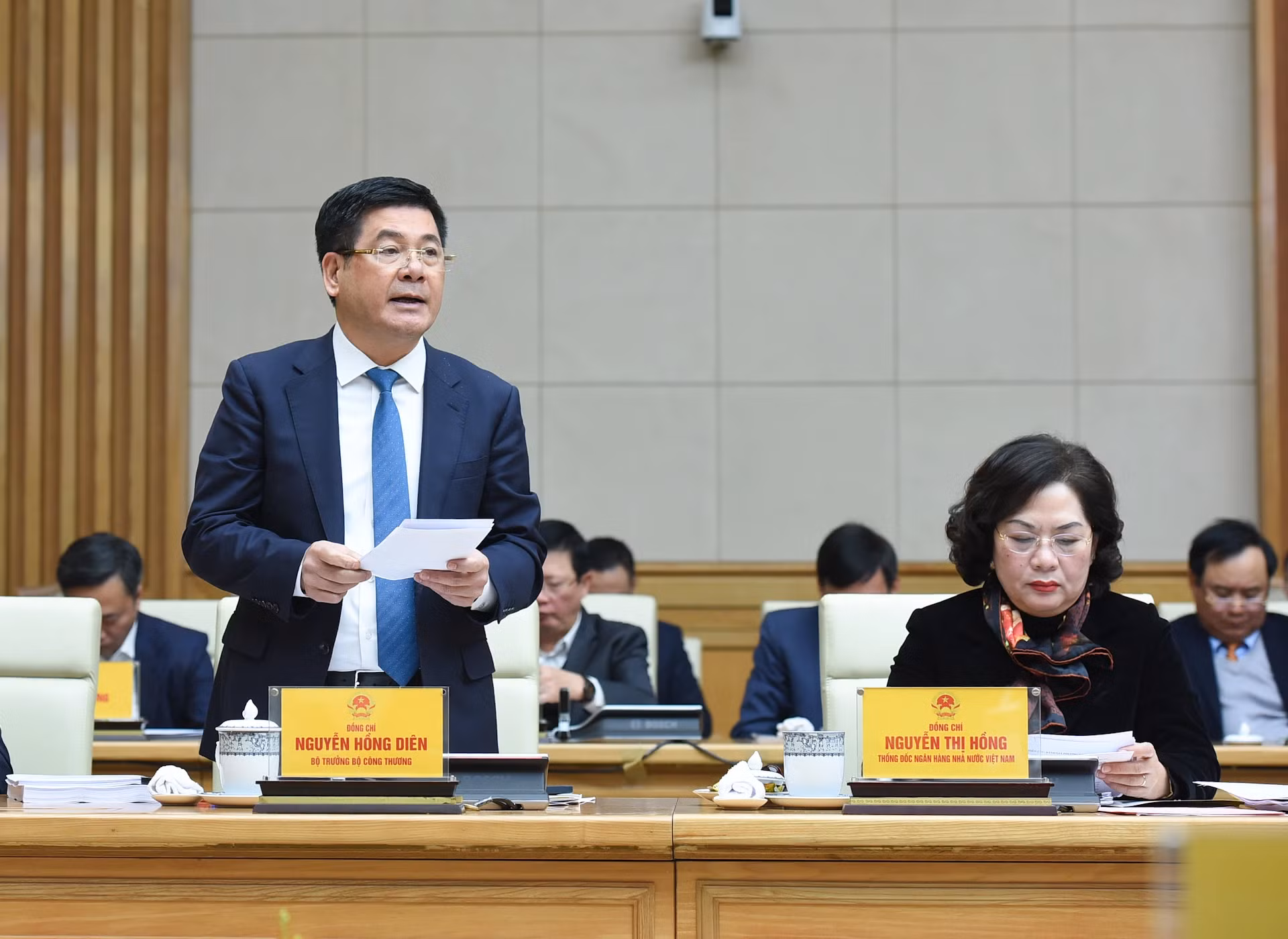 工贸部部长阮鸿延在会上发表讲话。