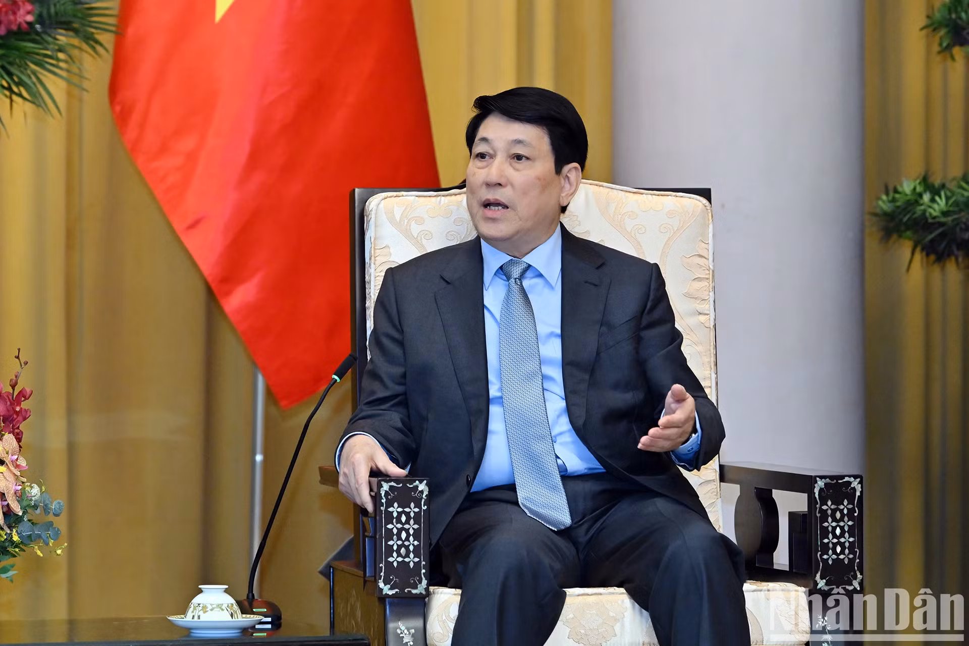 越南国家主席梁强会见韩国外交部长官赵兑烈时发表讲话。