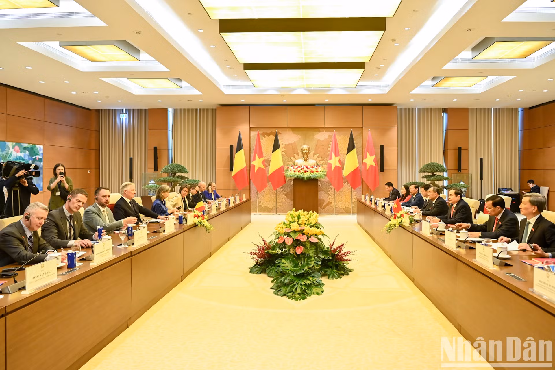 越南国会主席陈青敏会见比利时国王菲利普·利奥波德·路易·马里。
