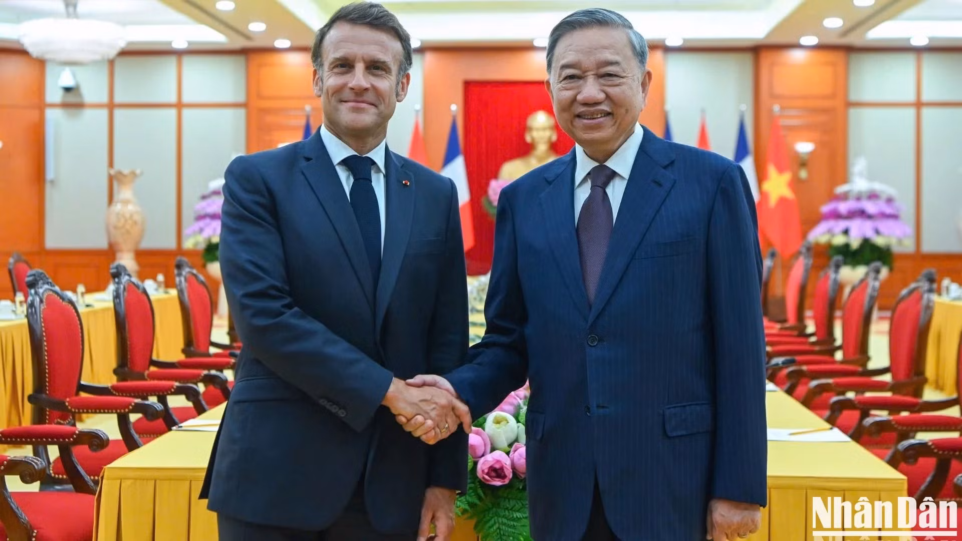 越共中央总书记苏林会见法国总统埃马纽埃尔·马克龙。 越共中央总书记苏林会见法国总统埃马纽埃尔·马克龙。