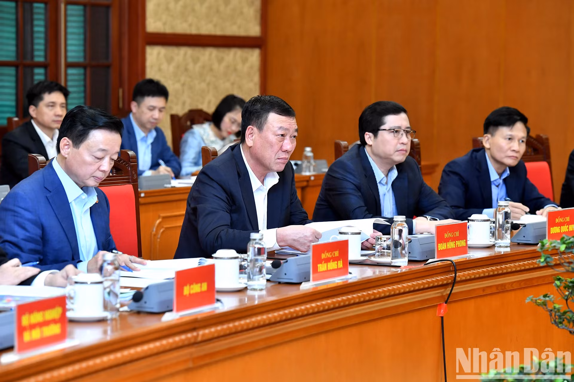 与会代表。