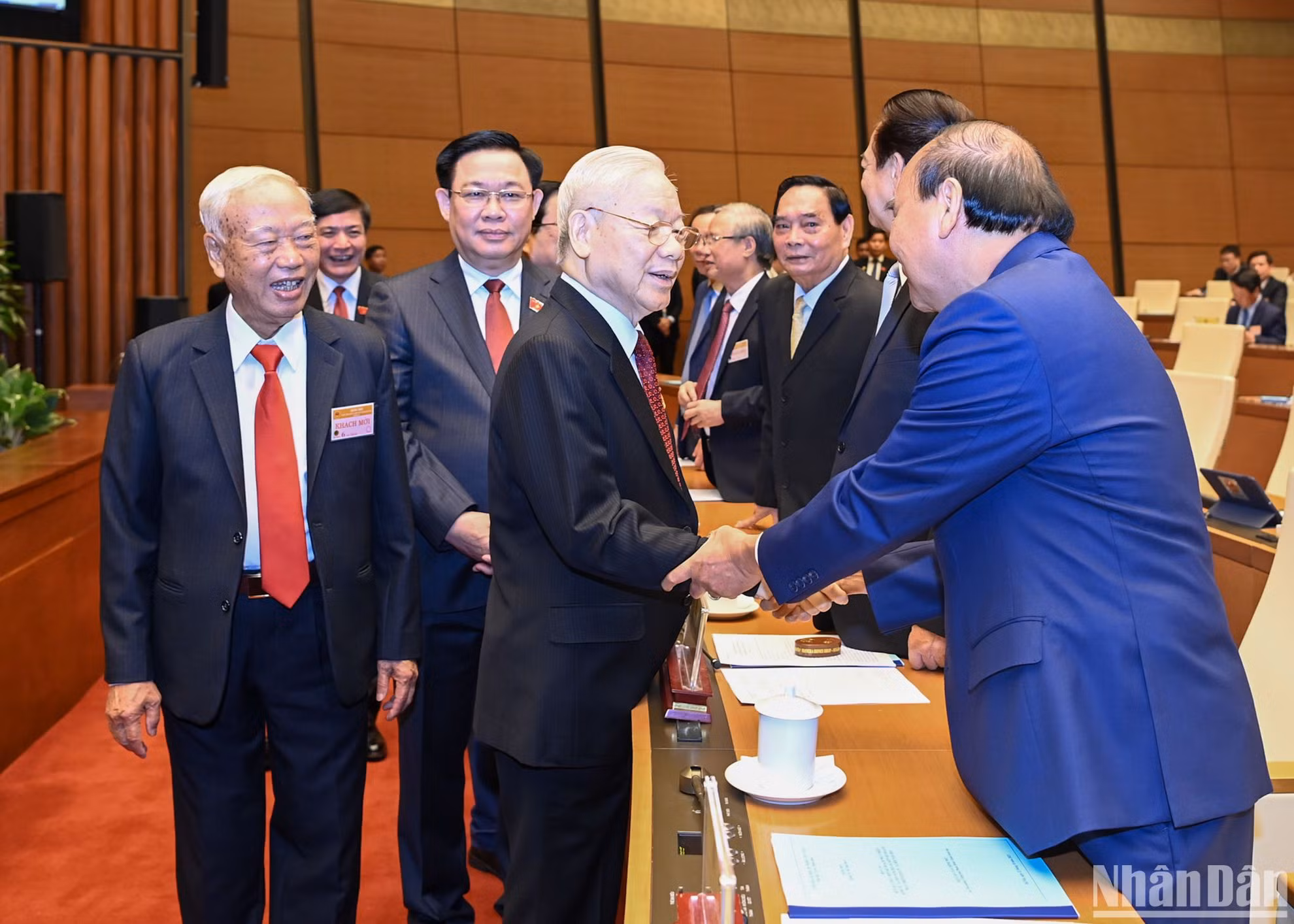 越共中央总书记阮富仲、国会主席王廷惠、党和国家领导、前领导出席越南第十五届国会第六次会议开幕式。