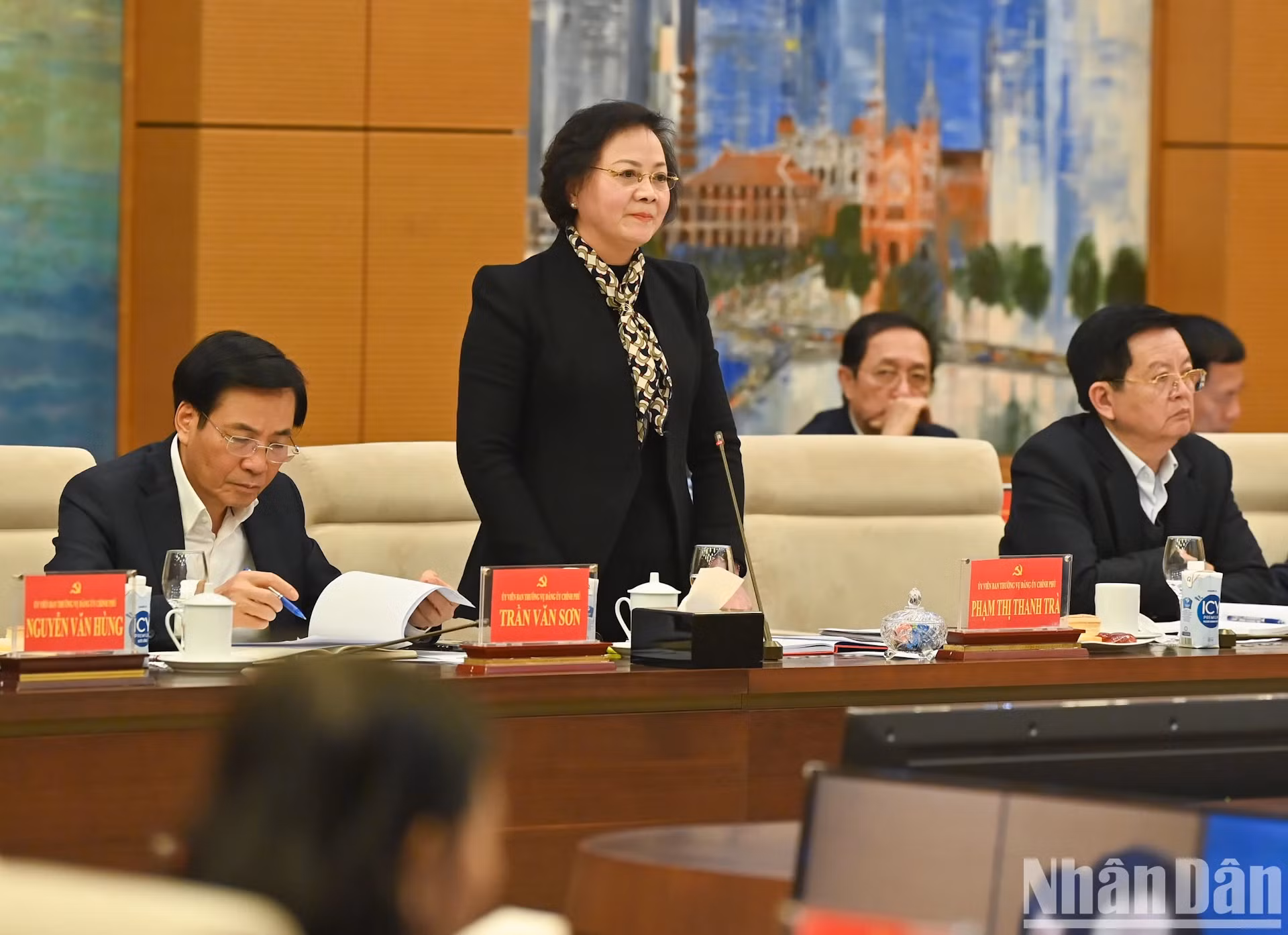 内务部部长范氏青茶在会上发表讲话。 内务部部长范氏青茶在会上发表讲话。