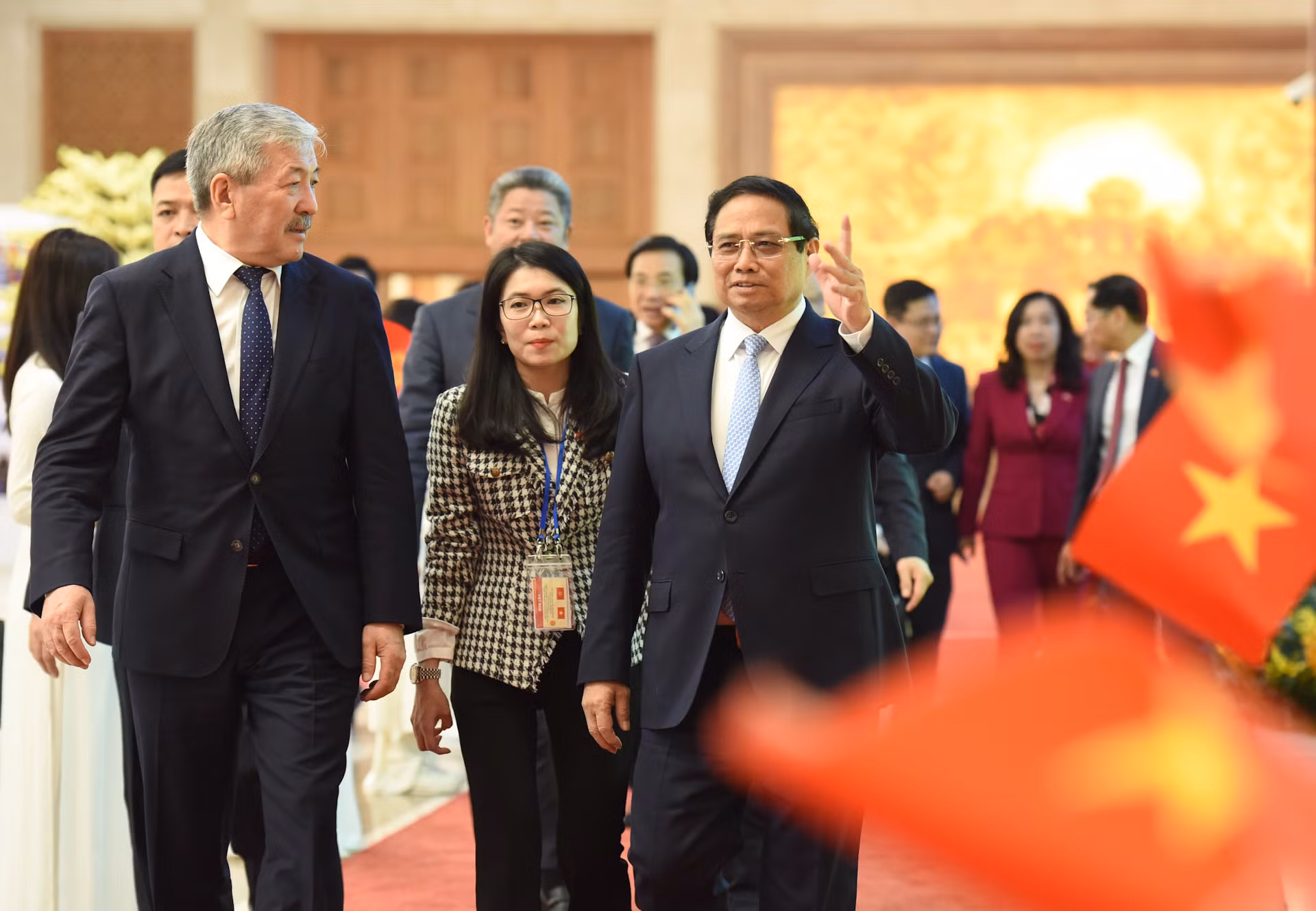 越南政府总理范明正和尔吉斯斯坦总理卡西马利耶夫见证两国合作文件签署和互换仪式【组图】
