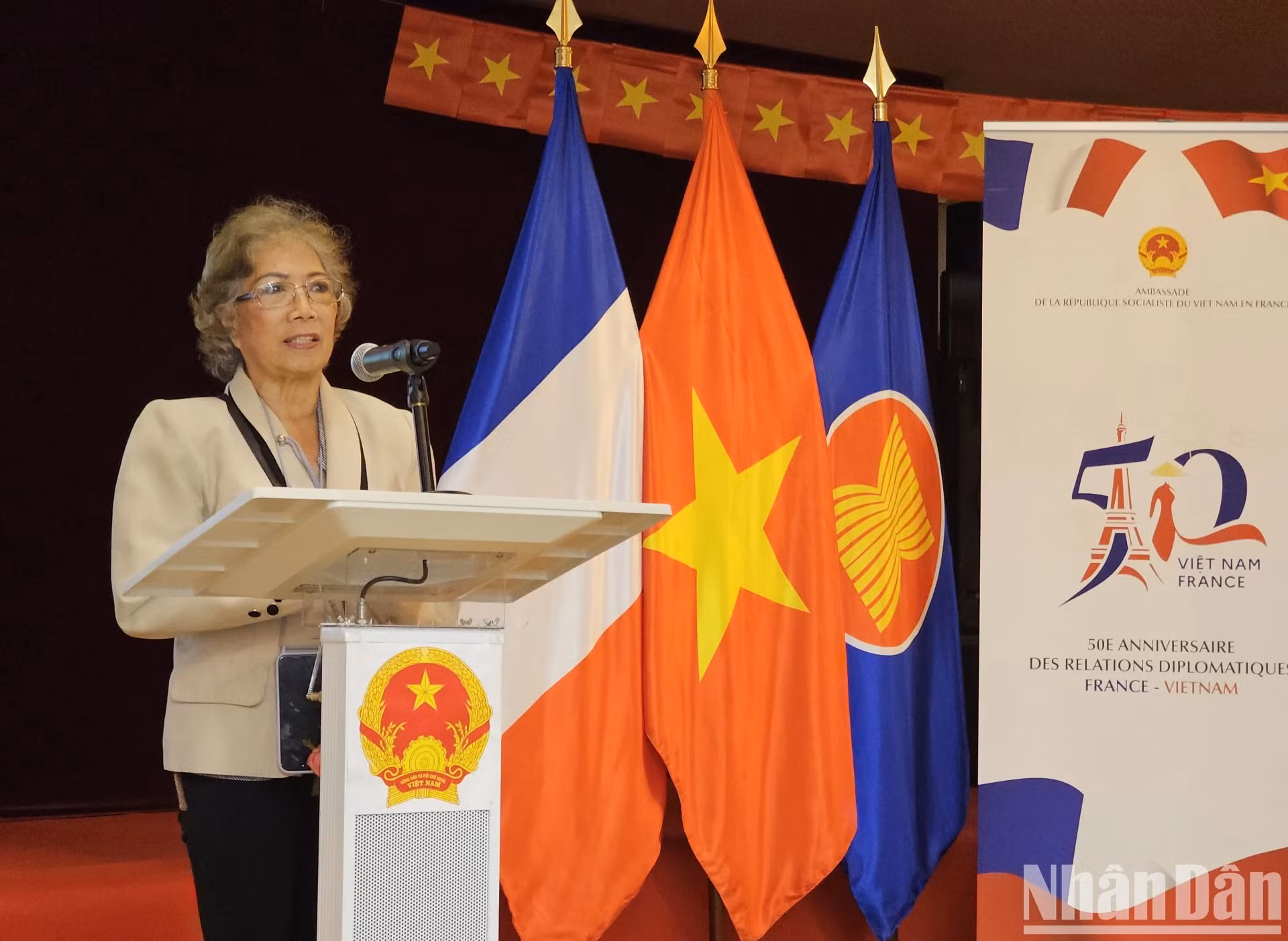 对越南驻法国大使馆总部的建设作出巨大贡献的在法越南劳动工人协会主席Vanna Siriphaniphong。