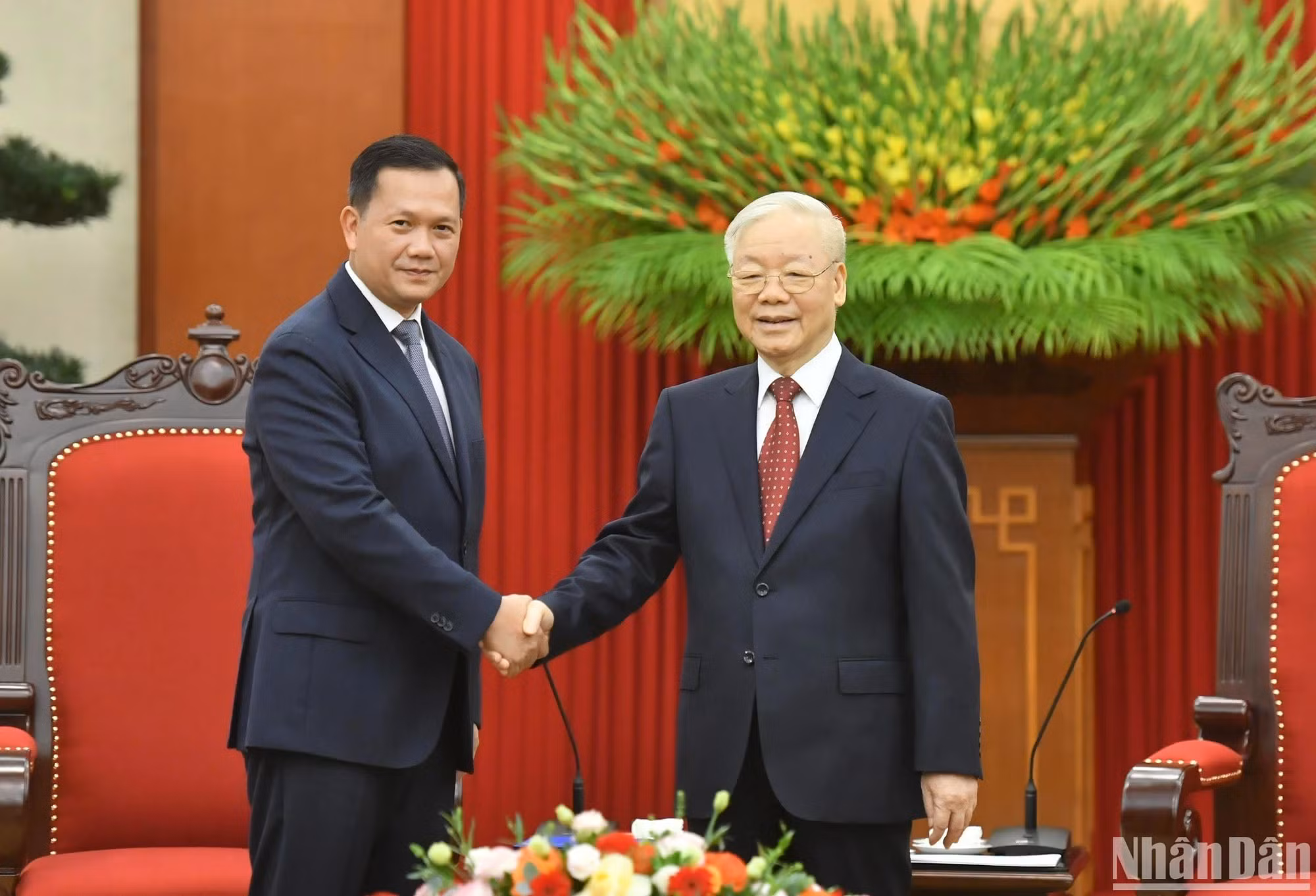 越共中央总书记阮富仲会见柬埔寨首相洪玛奈。会见场景。（登科 摄）