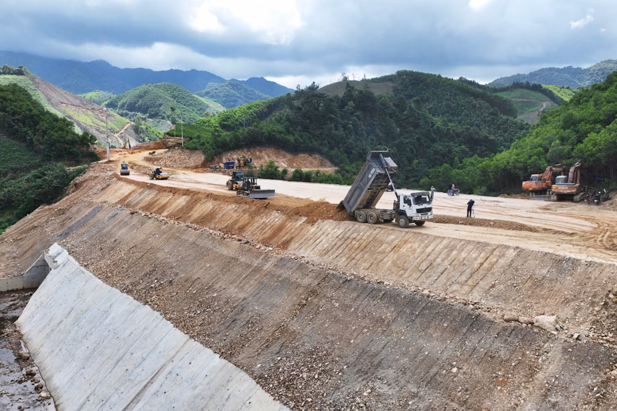 山阳-下龙市同林引道的连接工程正在加快建设进度。