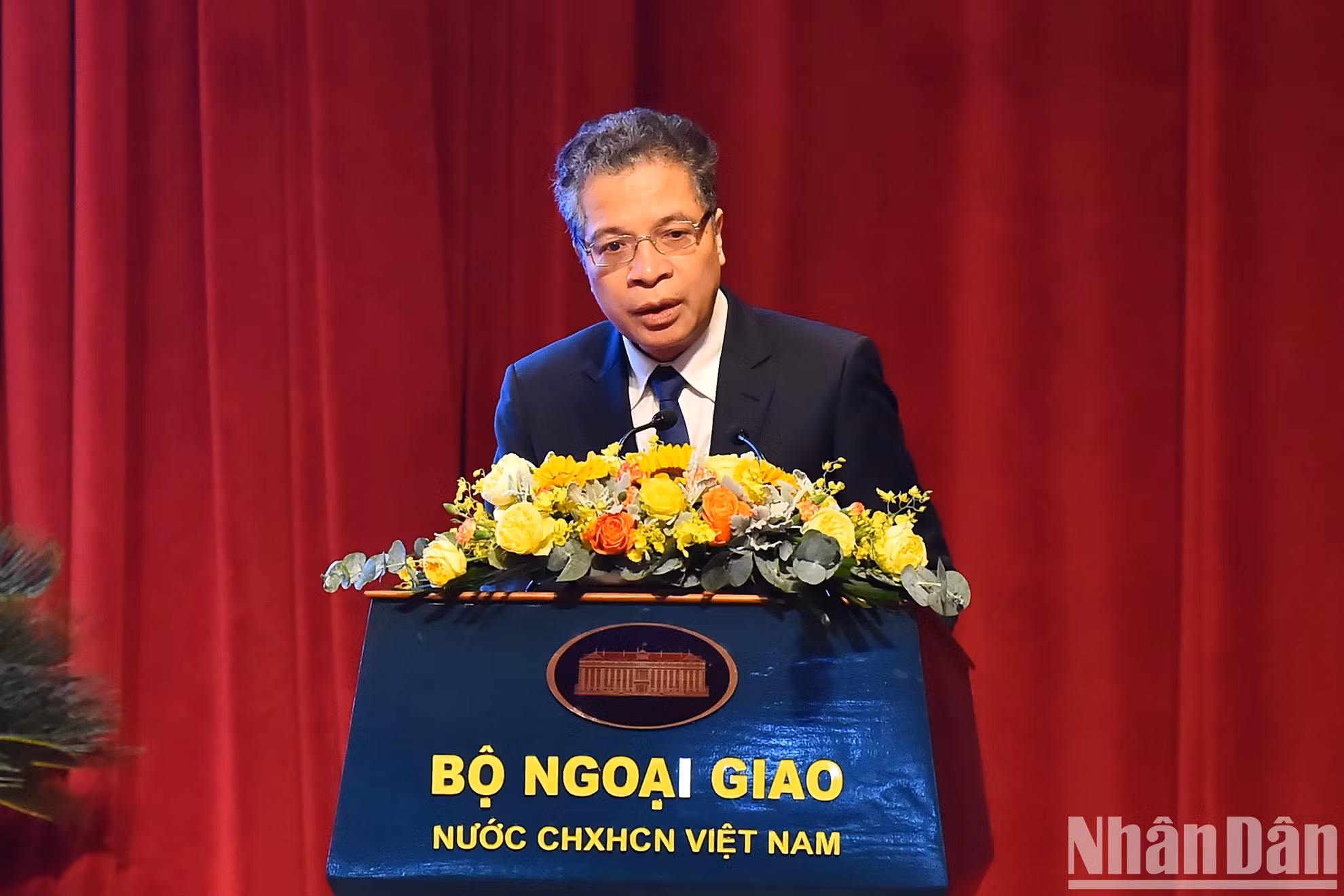 越南驻俄罗斯特命全权大使邓明魁在会上发表演讲。(水原 摄) 越南驻俄罗斯特命全权大使邓明魁在会上发表演讲。(水原 摄)