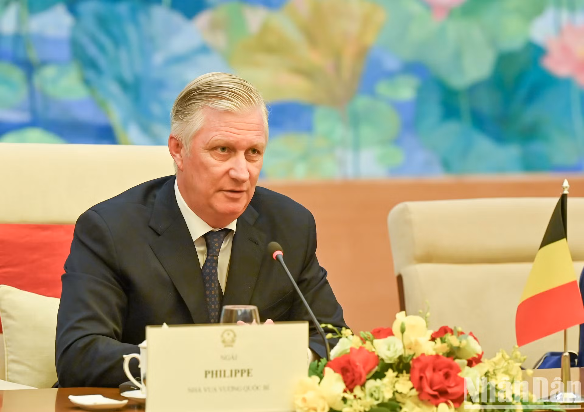 比利时国王菲利普·利奥波德·路易·马里在会见时发表讲话。