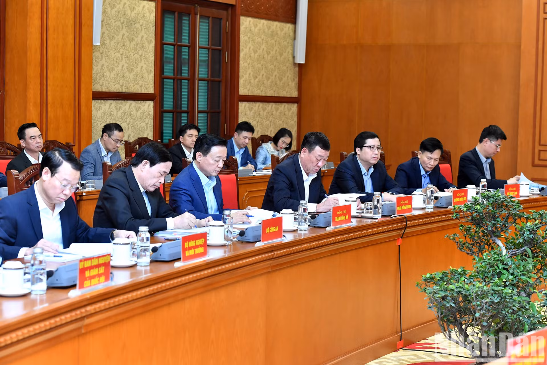 与会代表。
